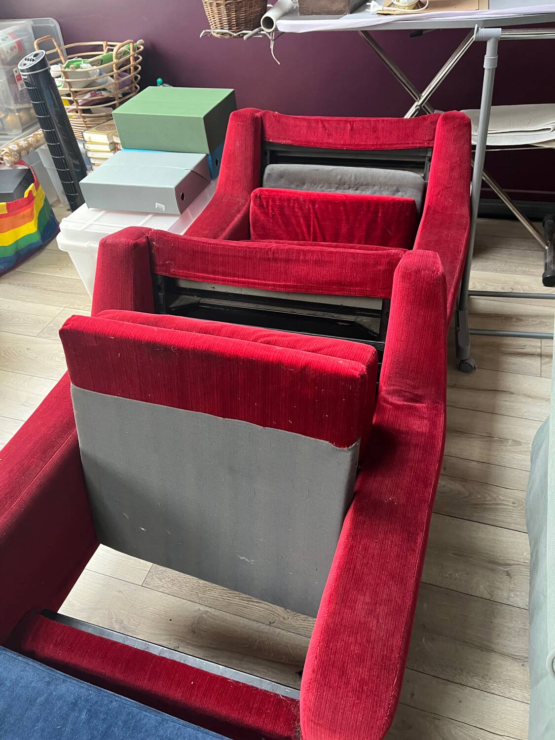 Set of 3 airborne velvet red armchairs