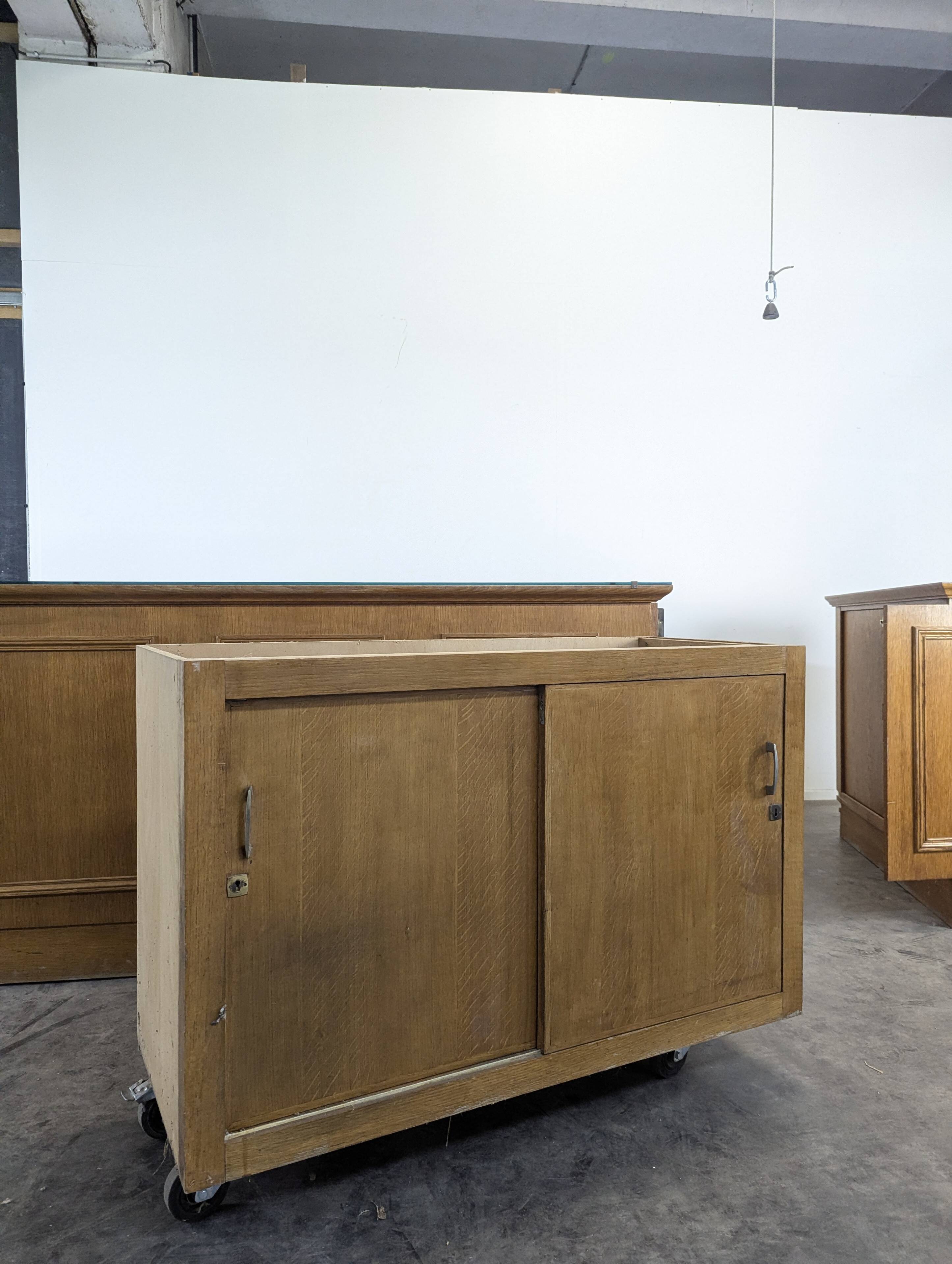 Grand comptoir meuble de métier en chêne