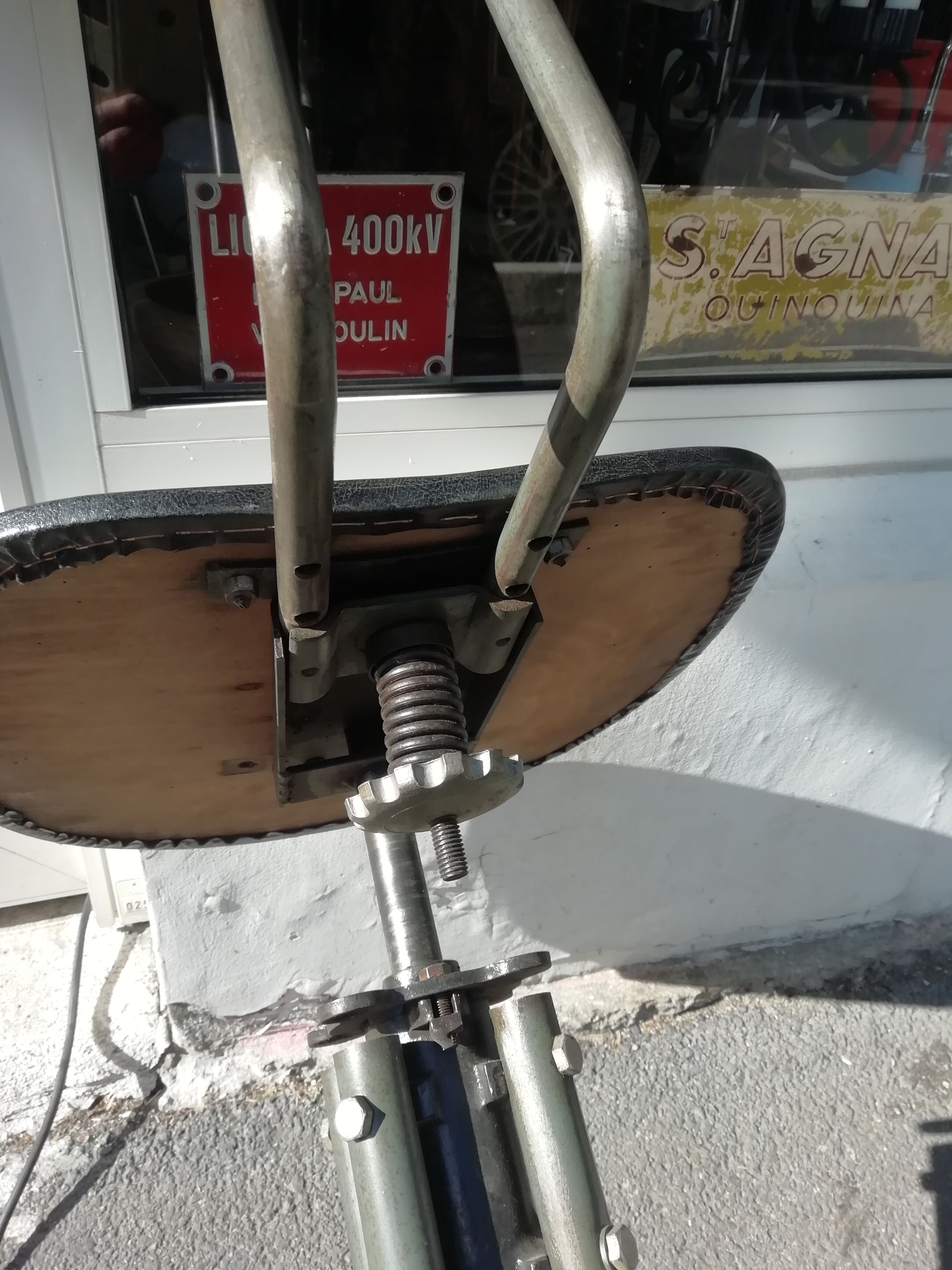 Industrial-style office seat