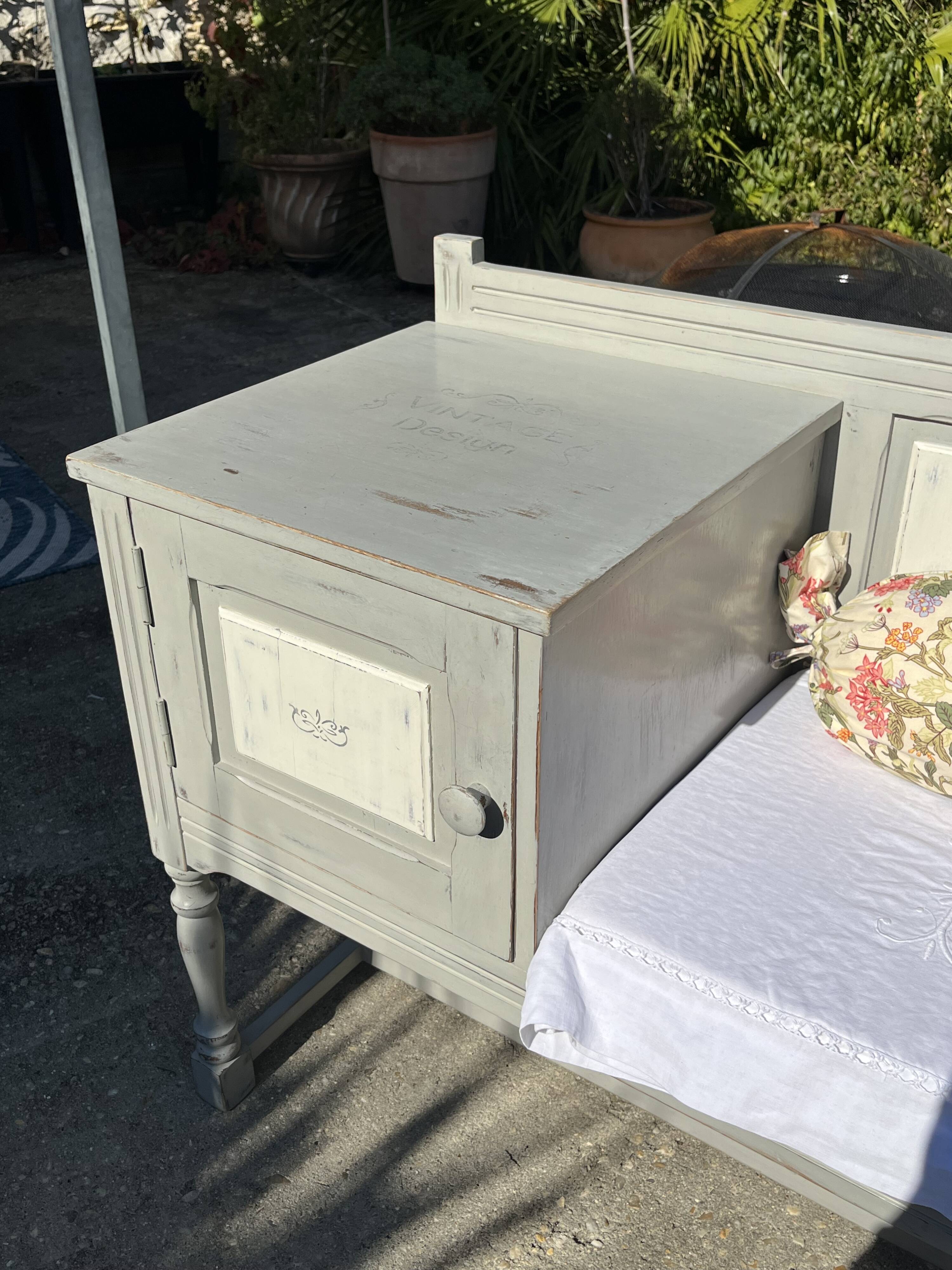 Vintage furniture revamped – old telephone table, wood & white