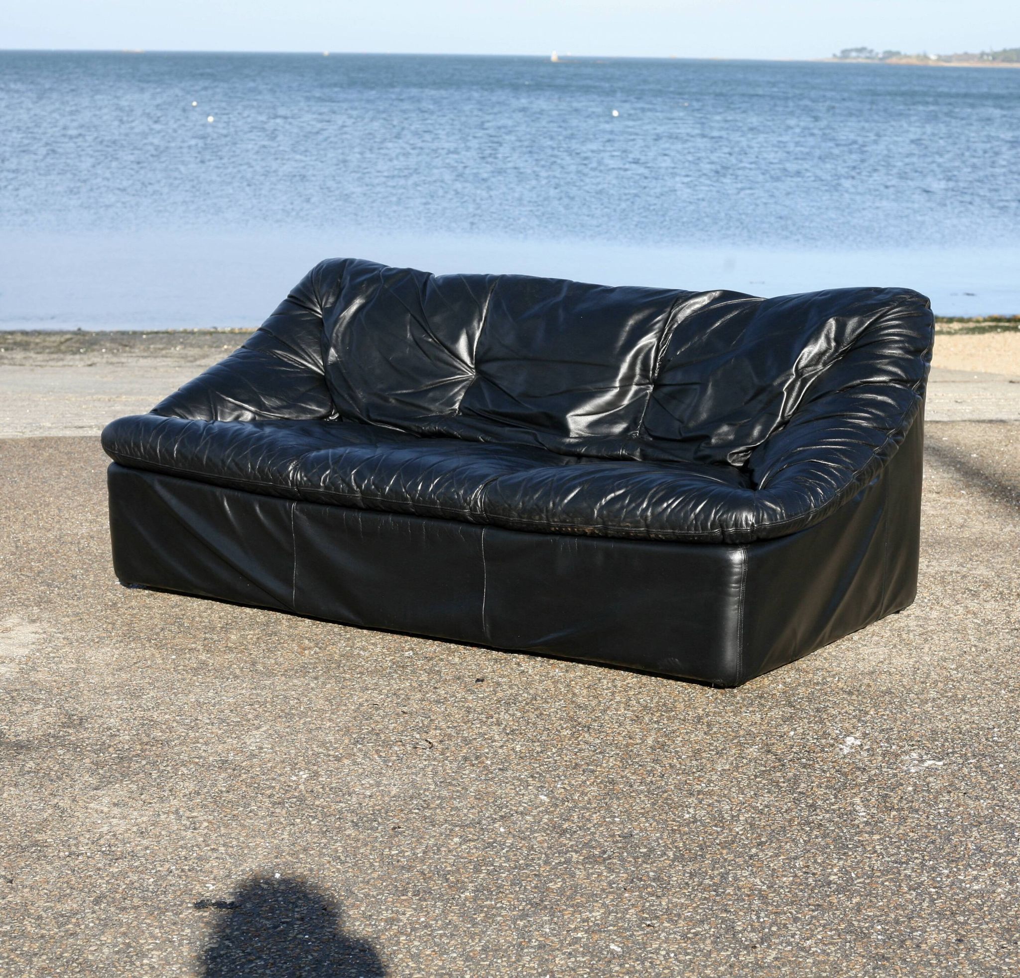 De Pas, D'Urbino and Lomazzi sofa, France, 1980s, black leather, Cinna