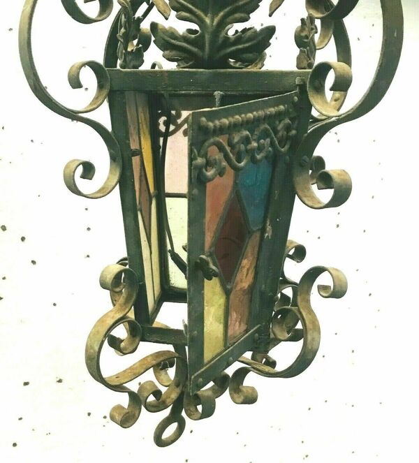 Lanterne d'extérieur en fer forgé et vitraux XX siècle