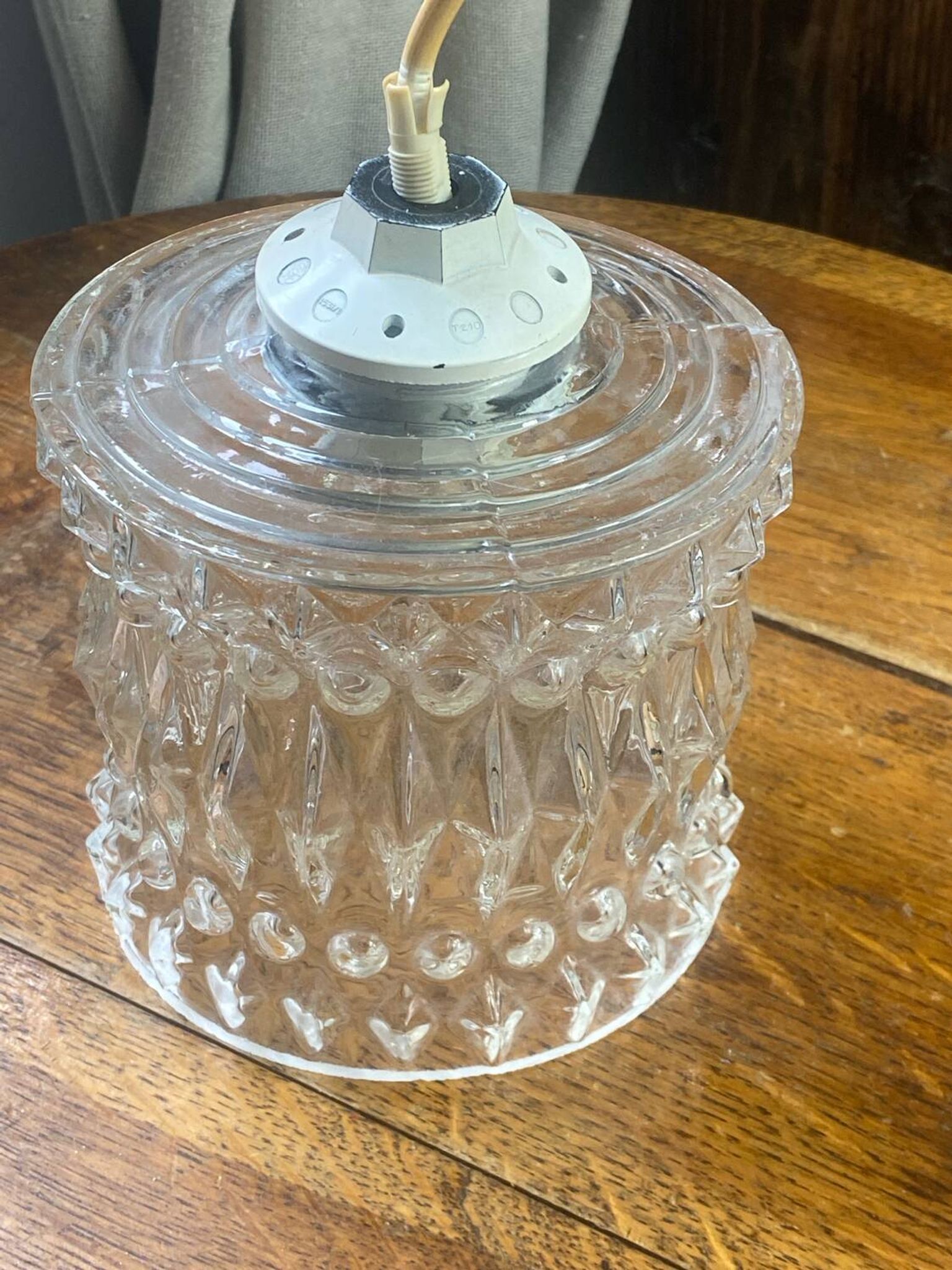 Suspension, baladeuse en verre moulé