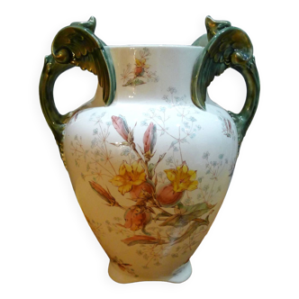 Vase balustre à décor de griffons et de fleurs