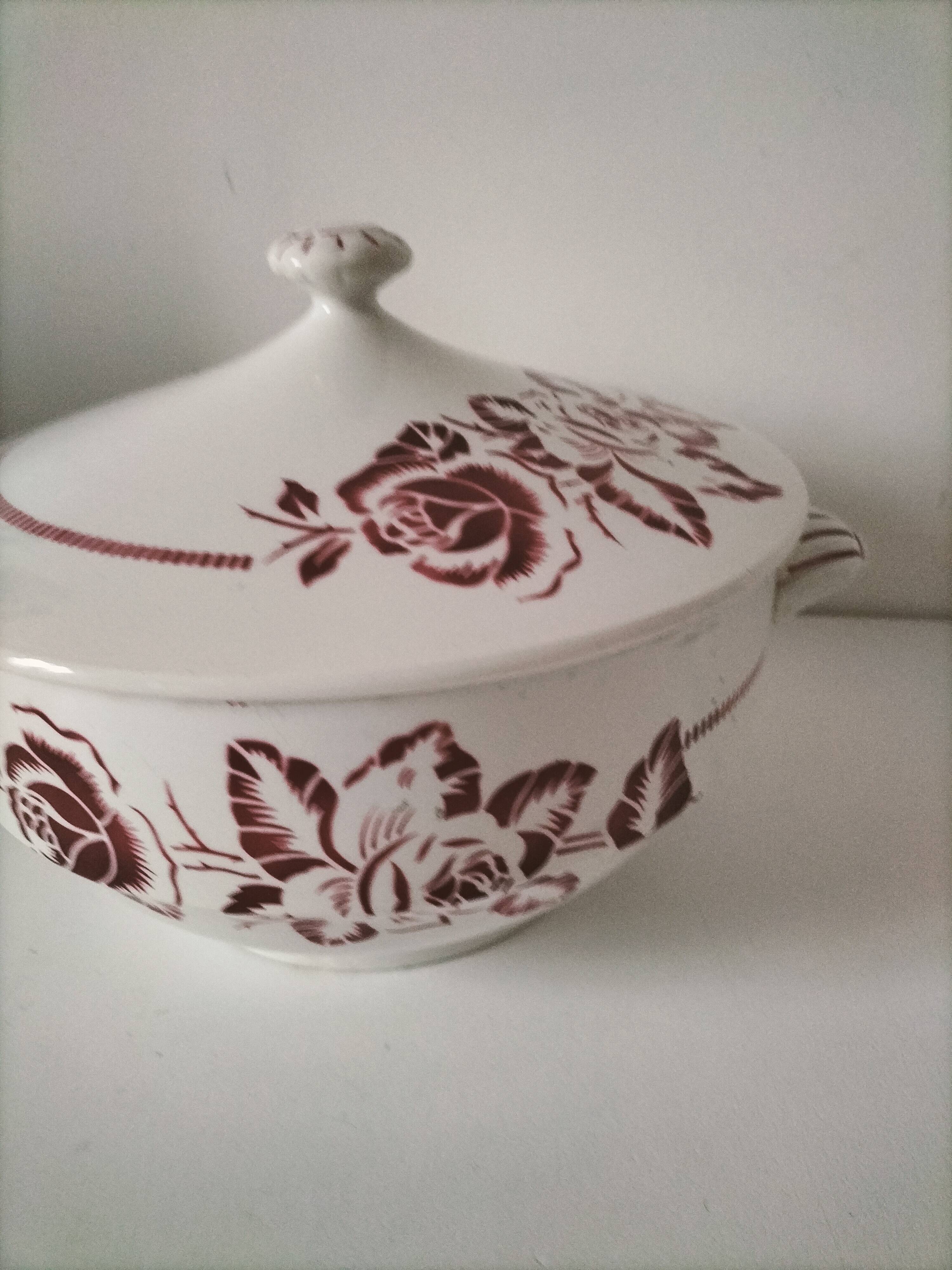 Digoin Sarreguemines Atlantic pattern tureen, deep red rose decoration