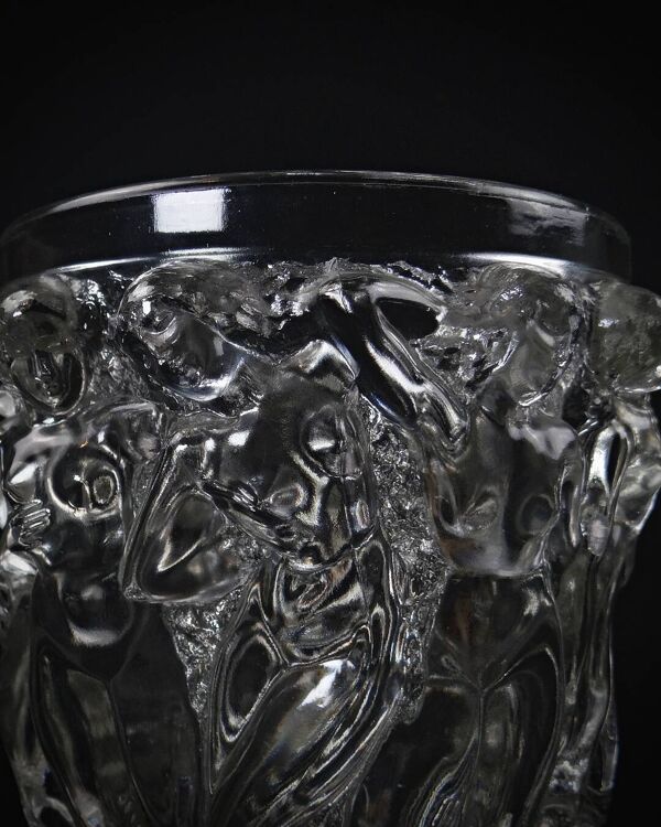 Vase Lalique Bacchantes non signé en cristal clair vintage milieu XXème