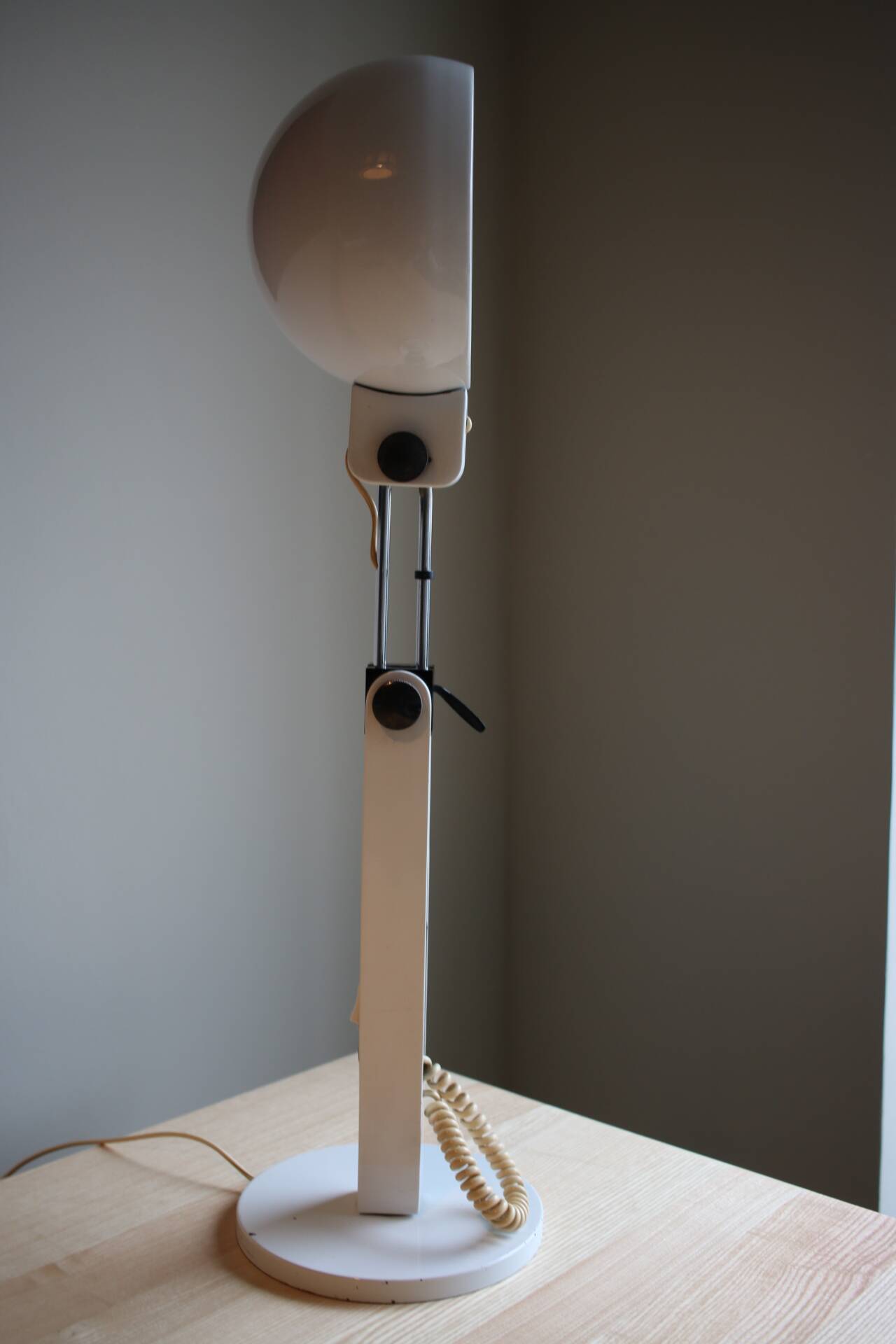 Lampe de bureau pivotante par Miguel Milá, années 1970