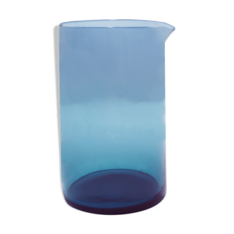 Pichet en verre bleu scandinave