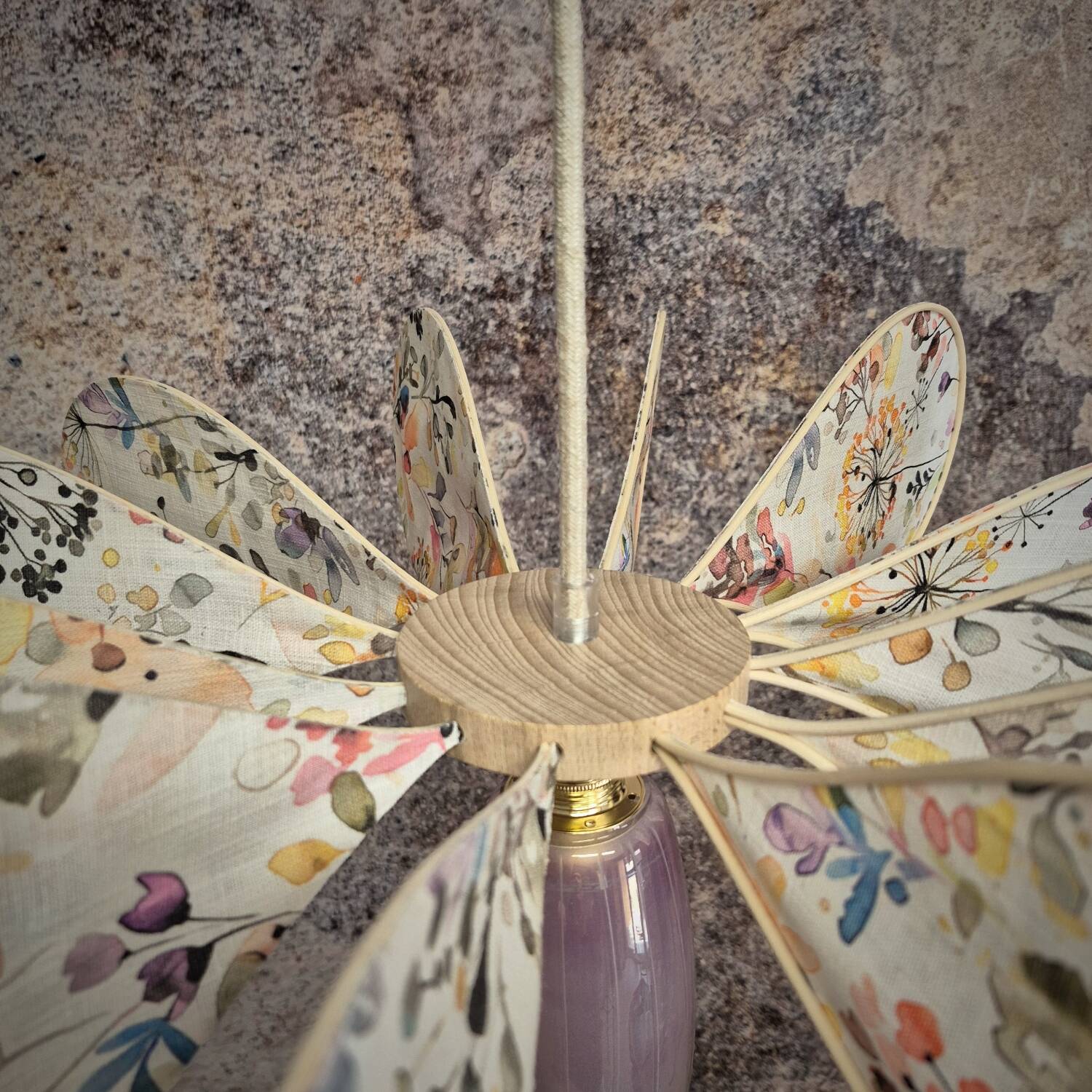 Suspension, lustre, pale fleurs, rotin et globe vintage