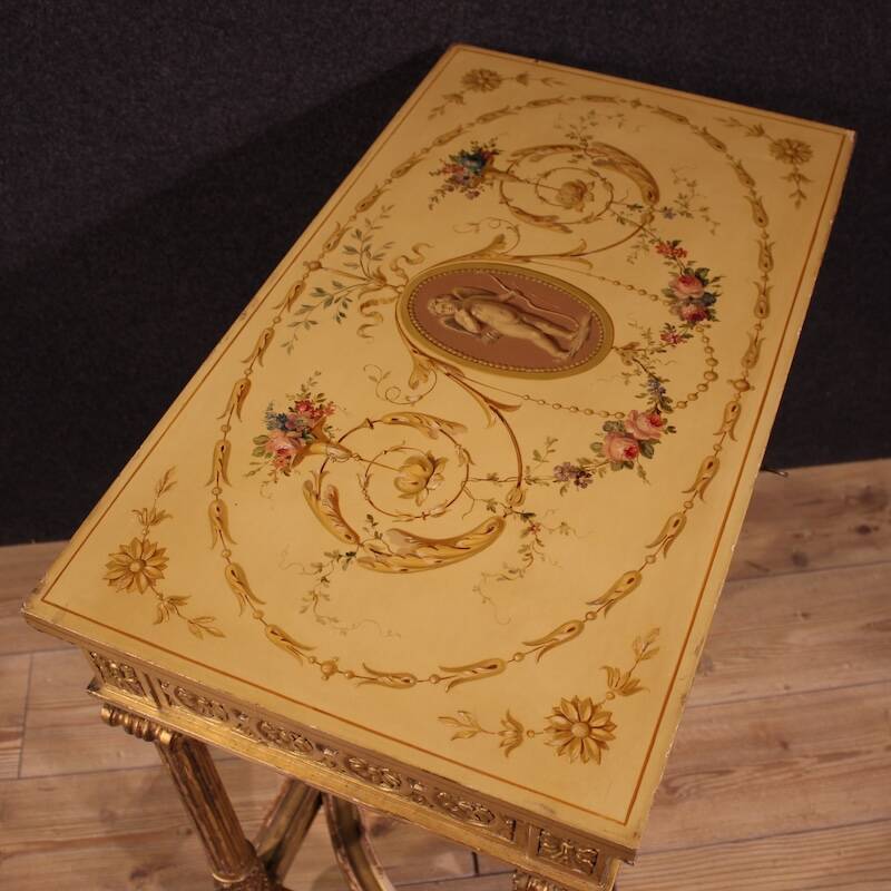 Table d'appoint laquée et dorée française par Sormani dans le style Louis XVI