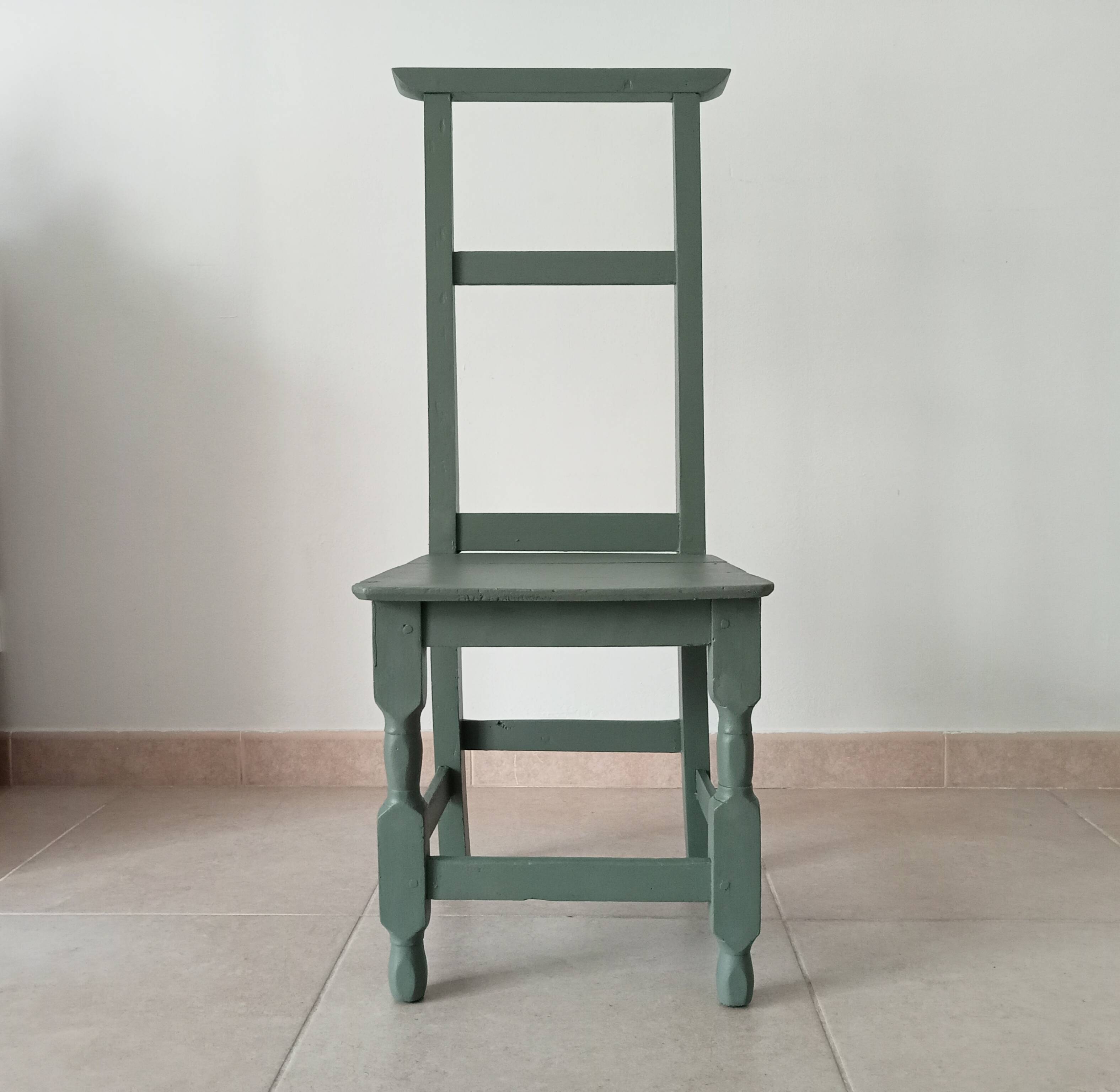 Antique "prie dieu" chair from the 19th century.