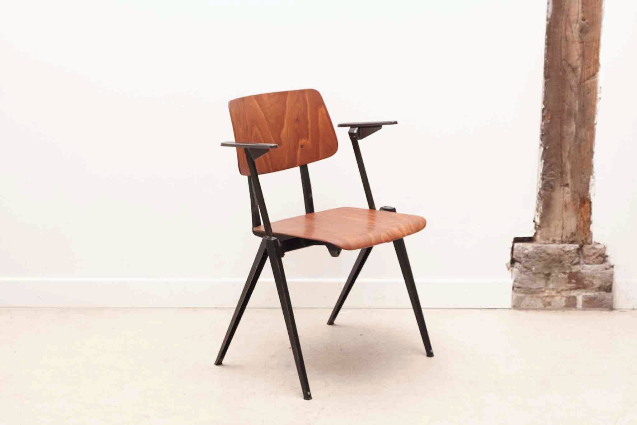 Galvanitas S21 chair with oak and black armrests