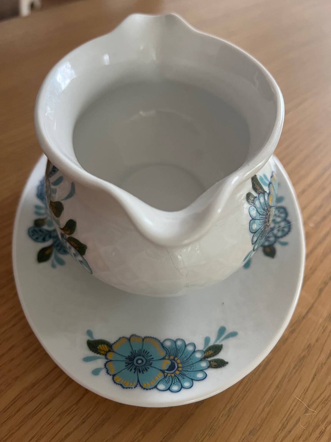 Porcelain sauce boat