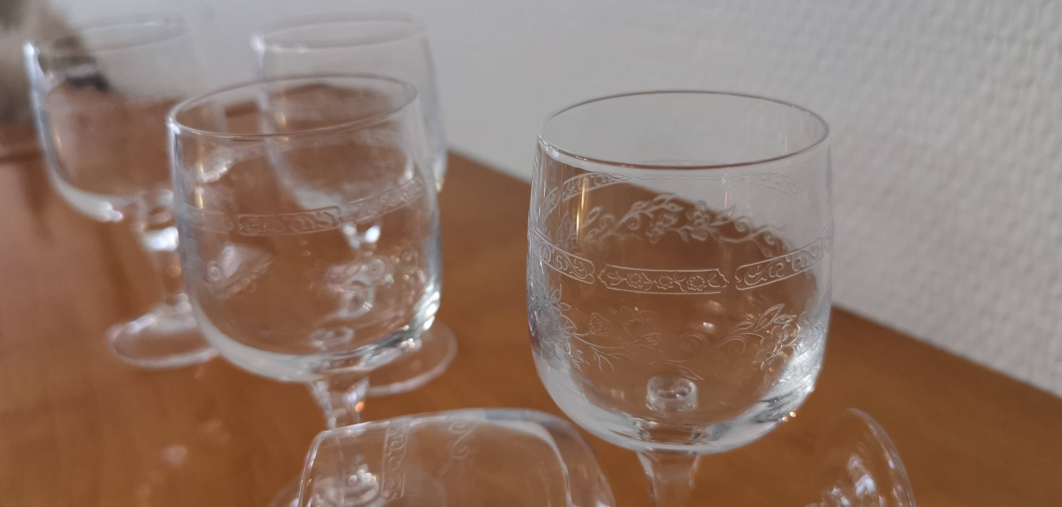 Set of 5 old port glasses with engraved crystal stems