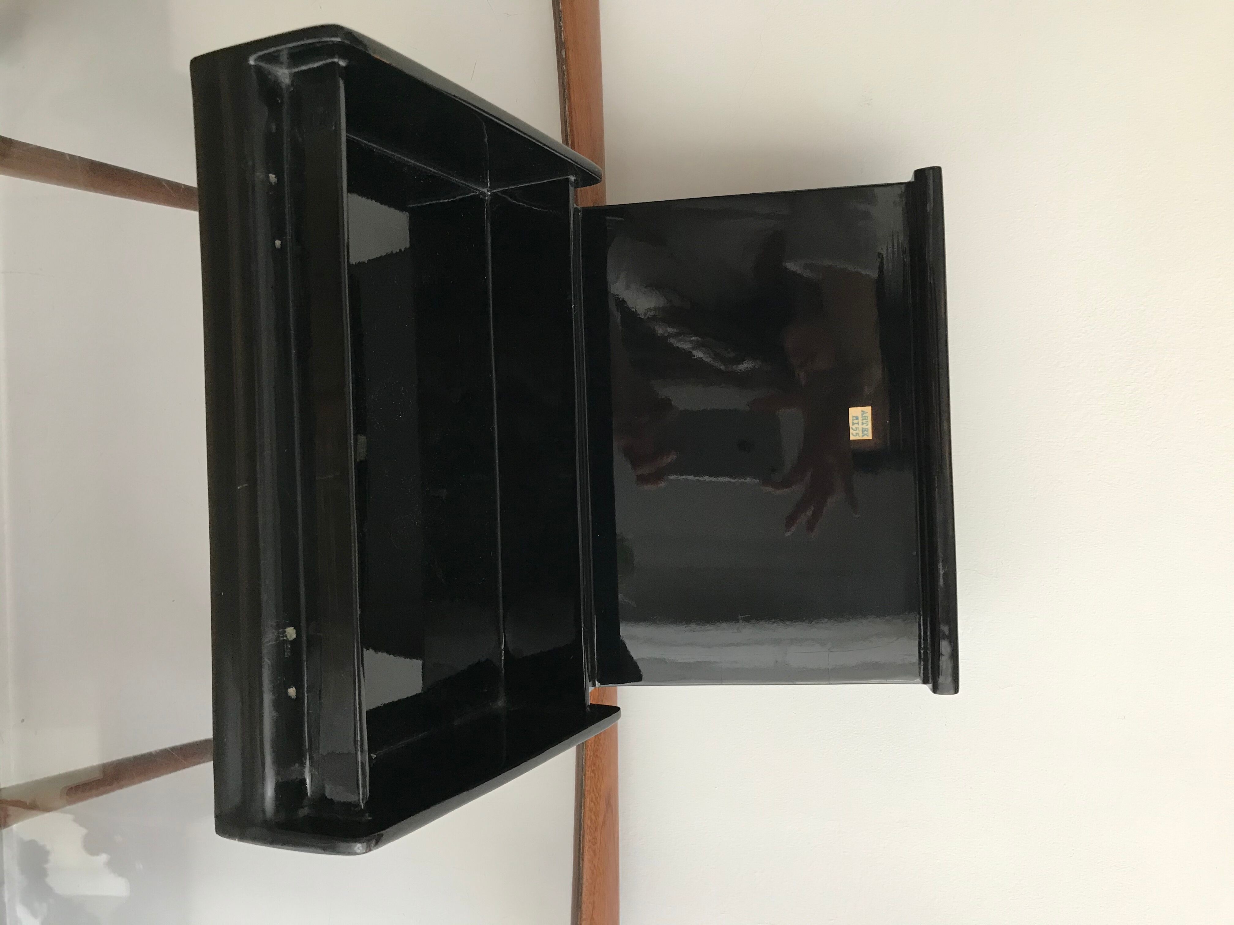 Large japanese laque box with mother-of-pearl marquetry