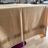 Tablecloth and 12 matching napkins from the 70s