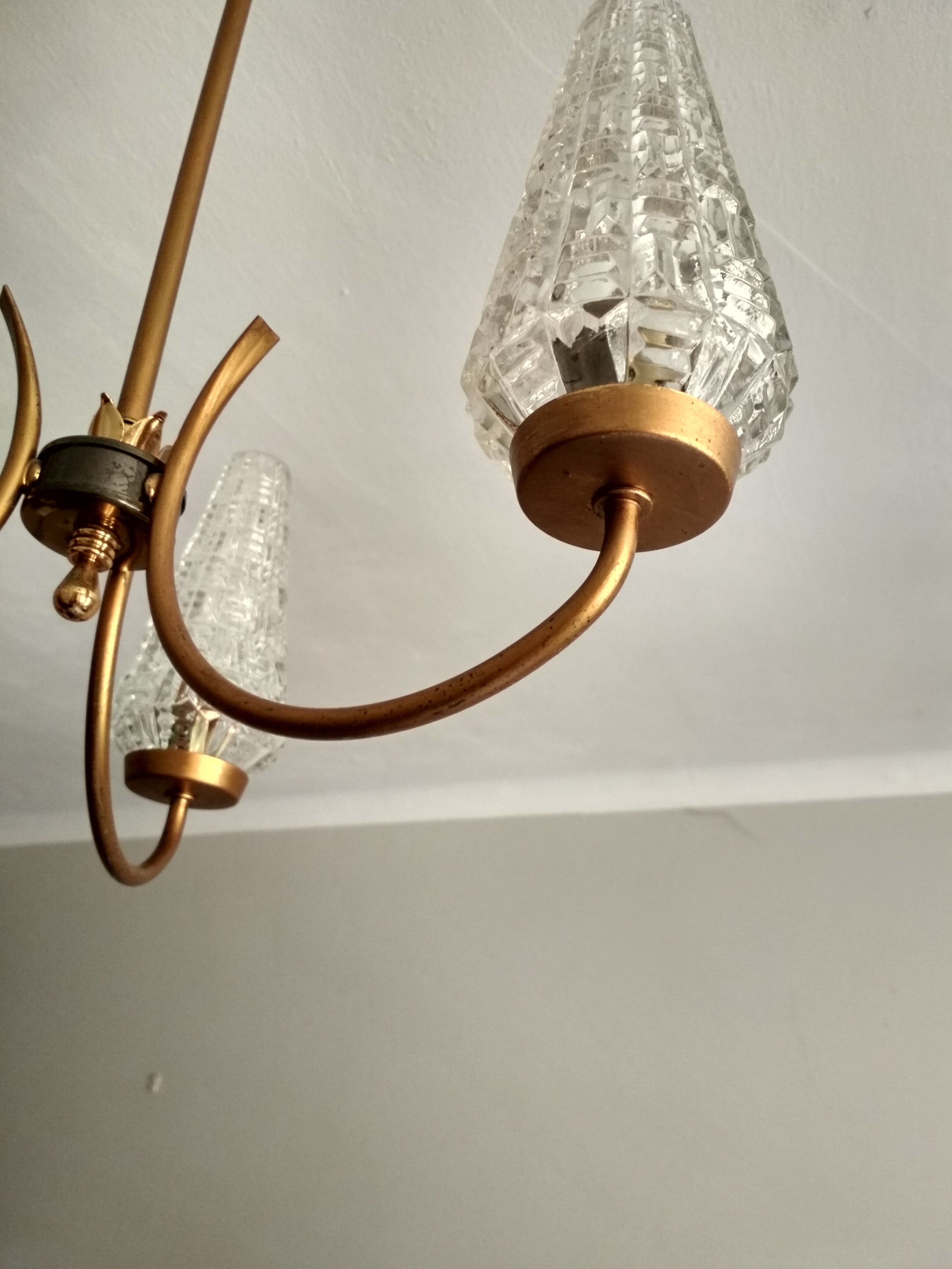 Lustre vintage à 3 branches métal doré et tulipes
