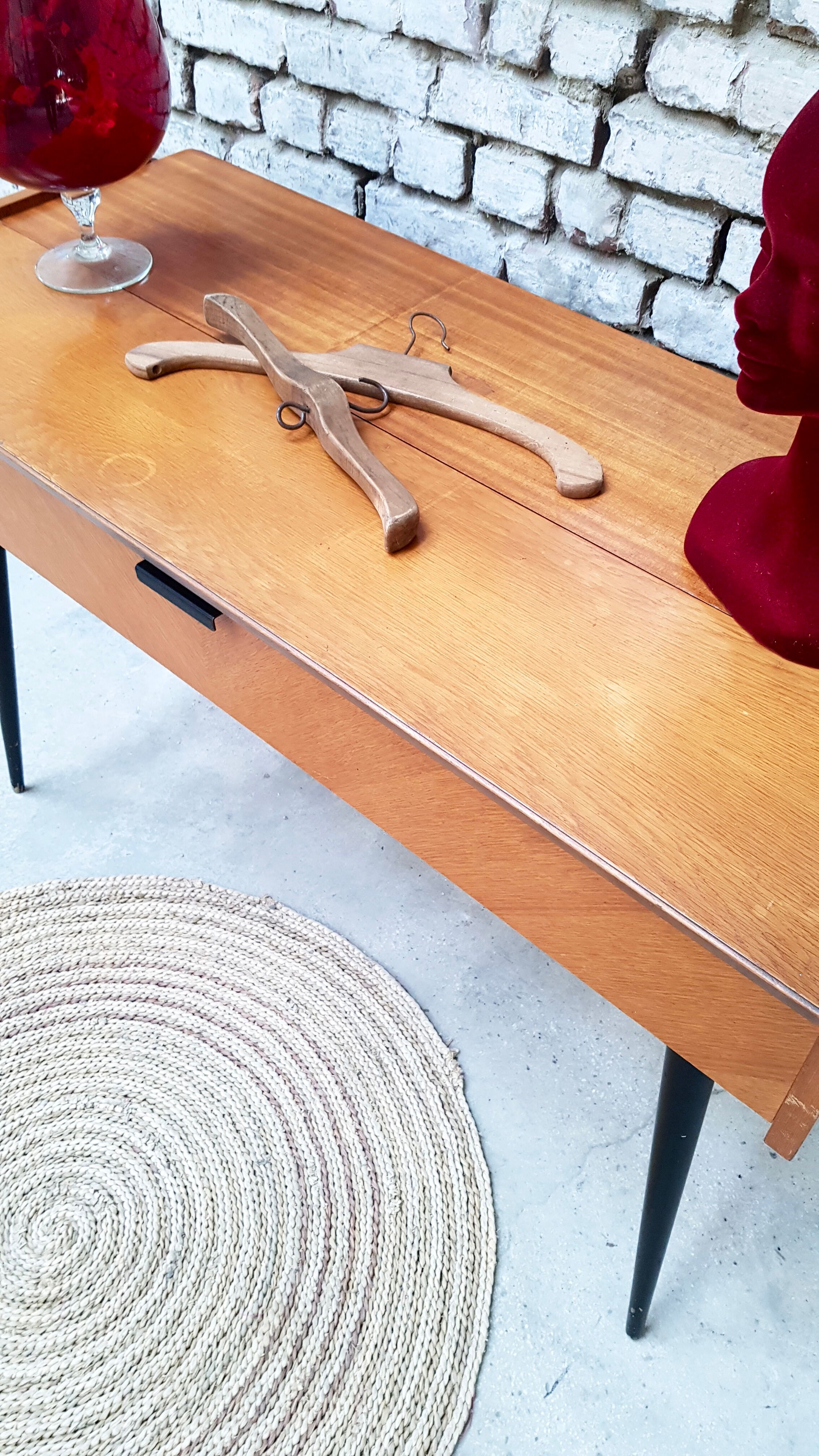 Scandinavian console