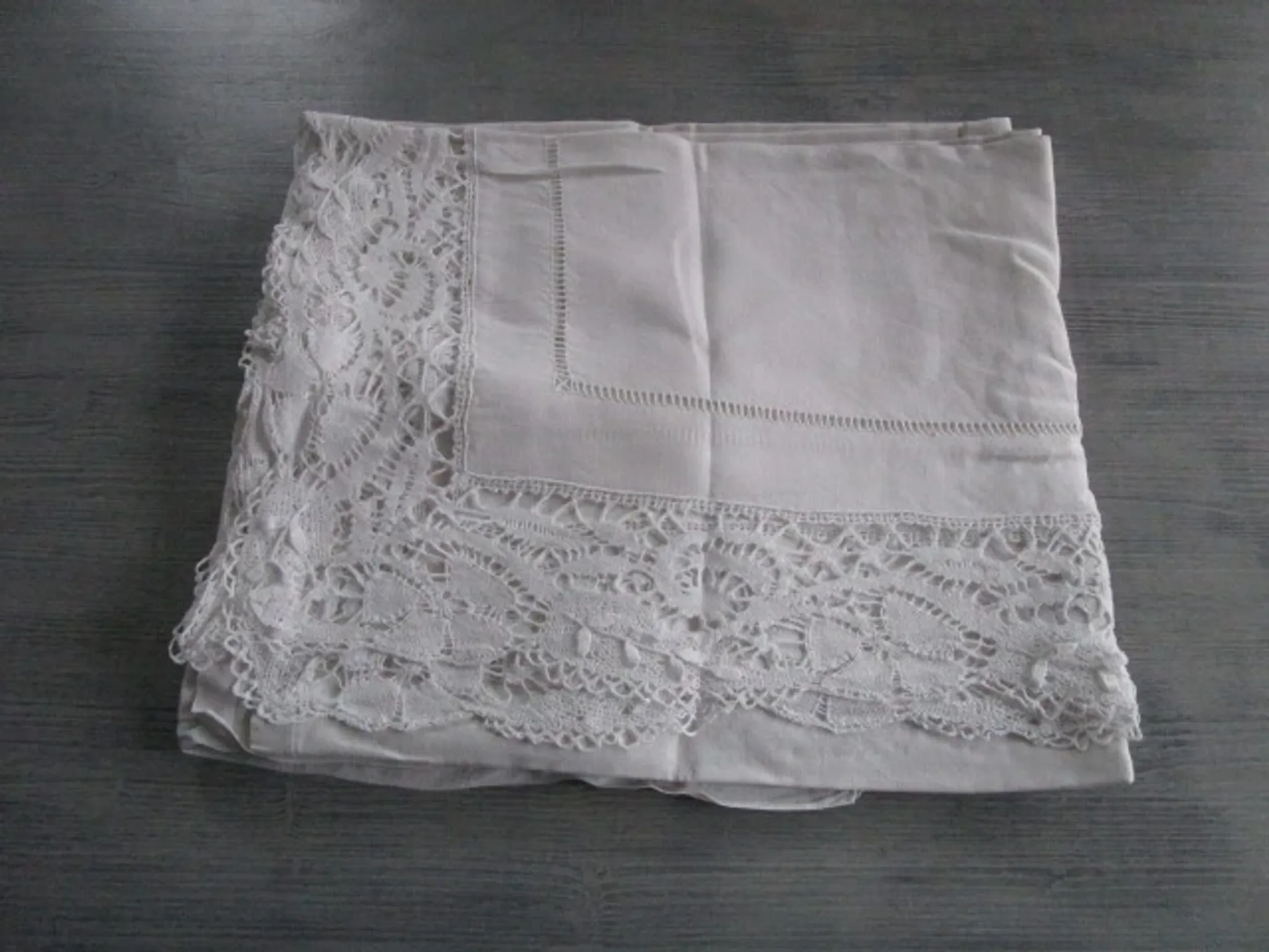 Old cotton curtain: 310x245cm with embroidered return/day embroidery