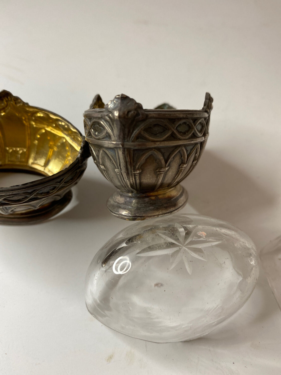 2 salt shakers Saint Louis in silver