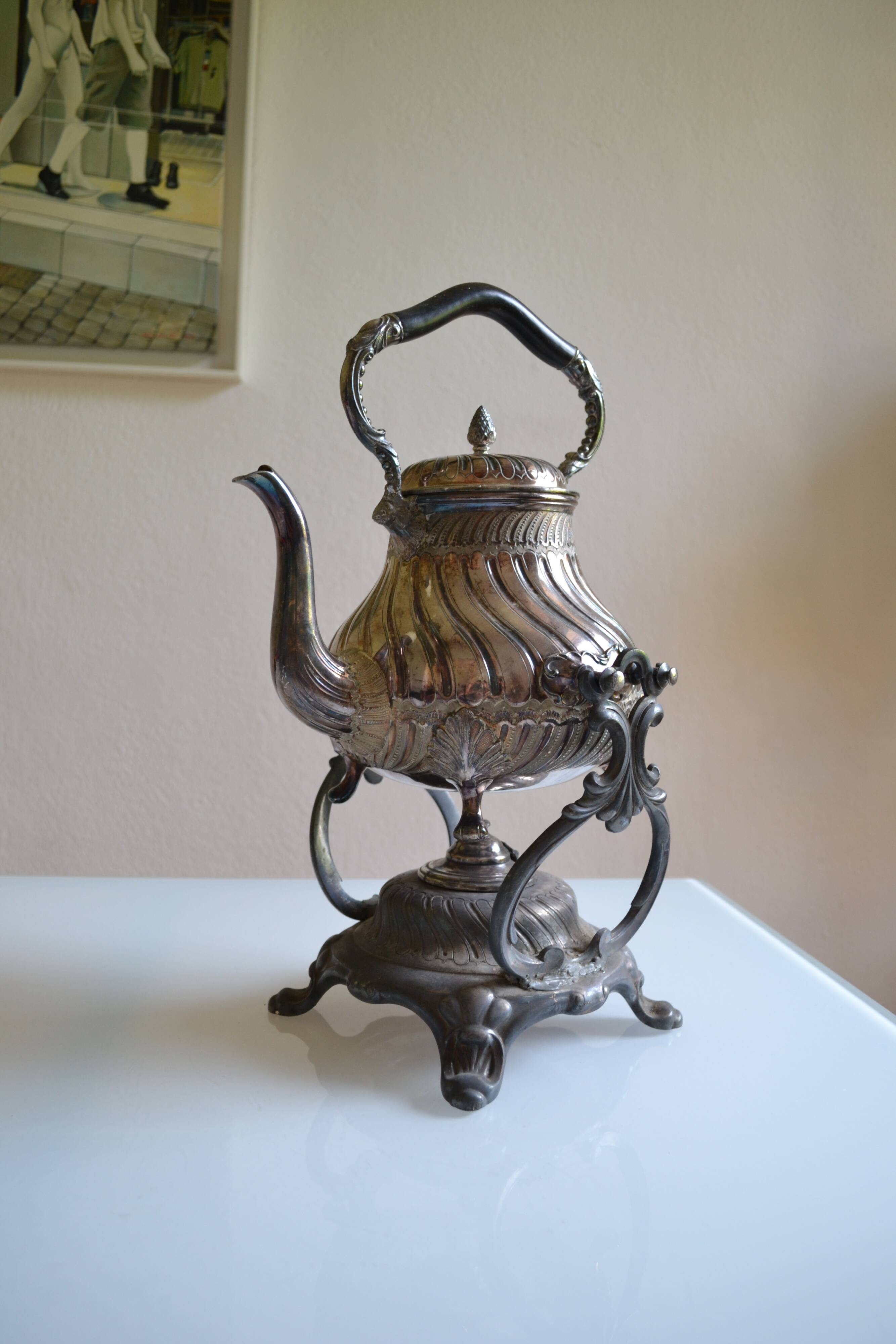 Art Nouveau teapot or samovar in silver-plated metal by goldsmith Victor Saglier