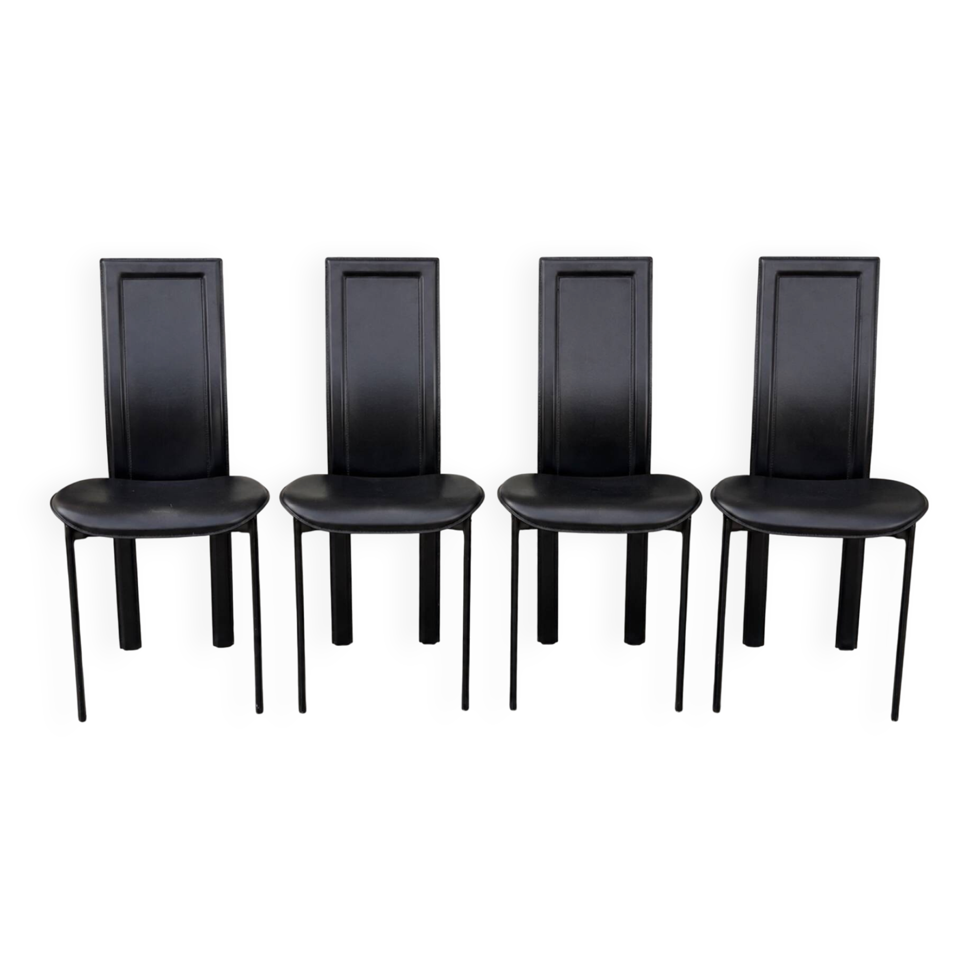 4 black leather chairs – Elegance and design