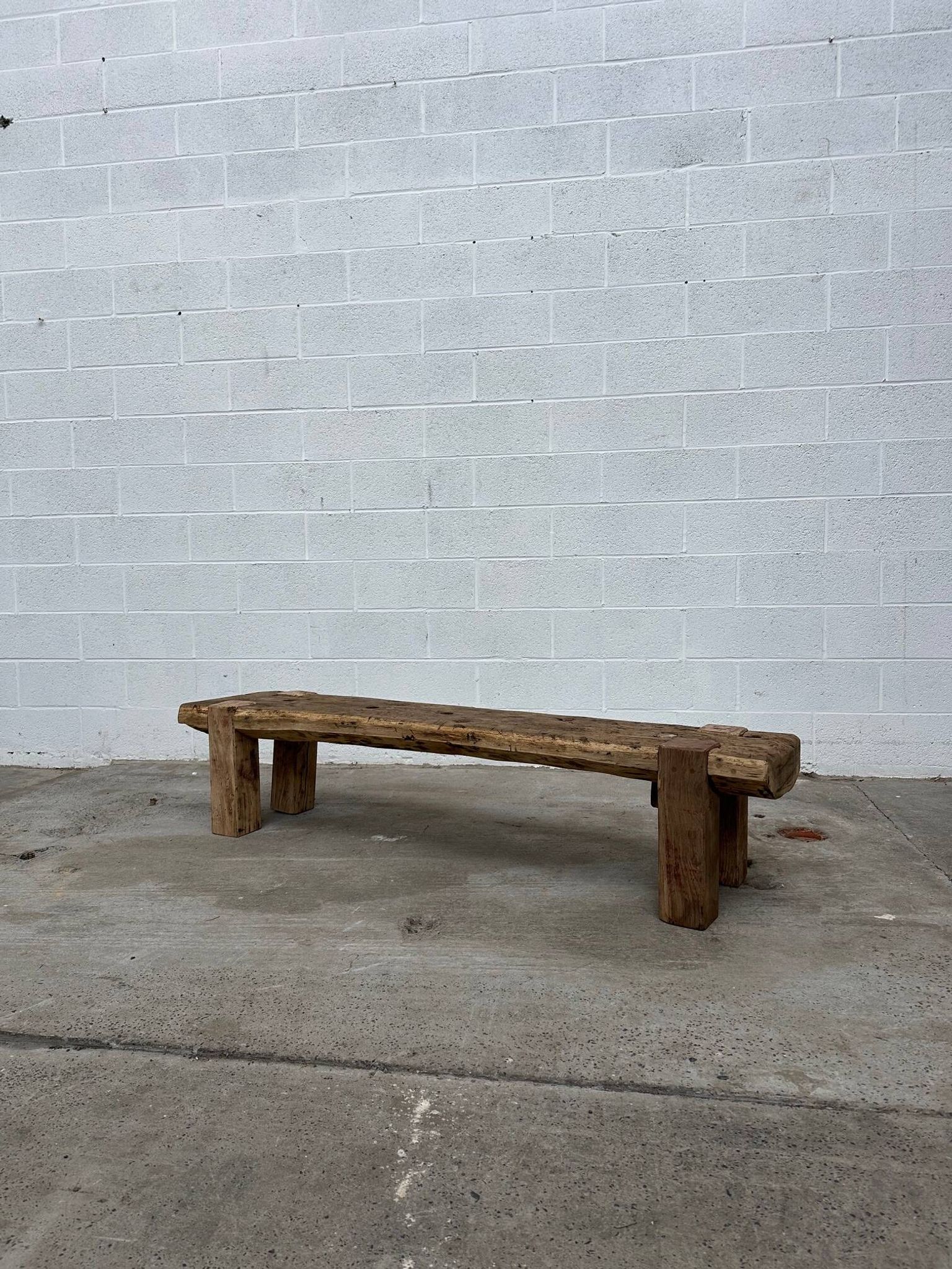 Table basse brutaliste