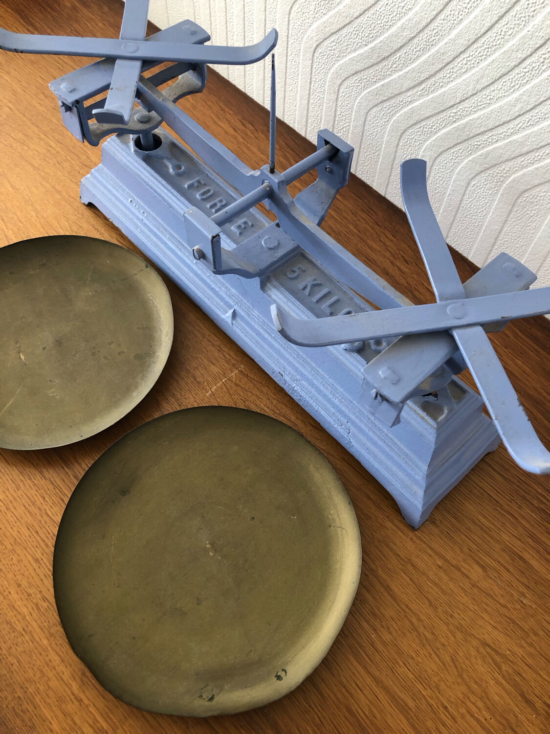 Old scale Force 5 kilos Roberval blue