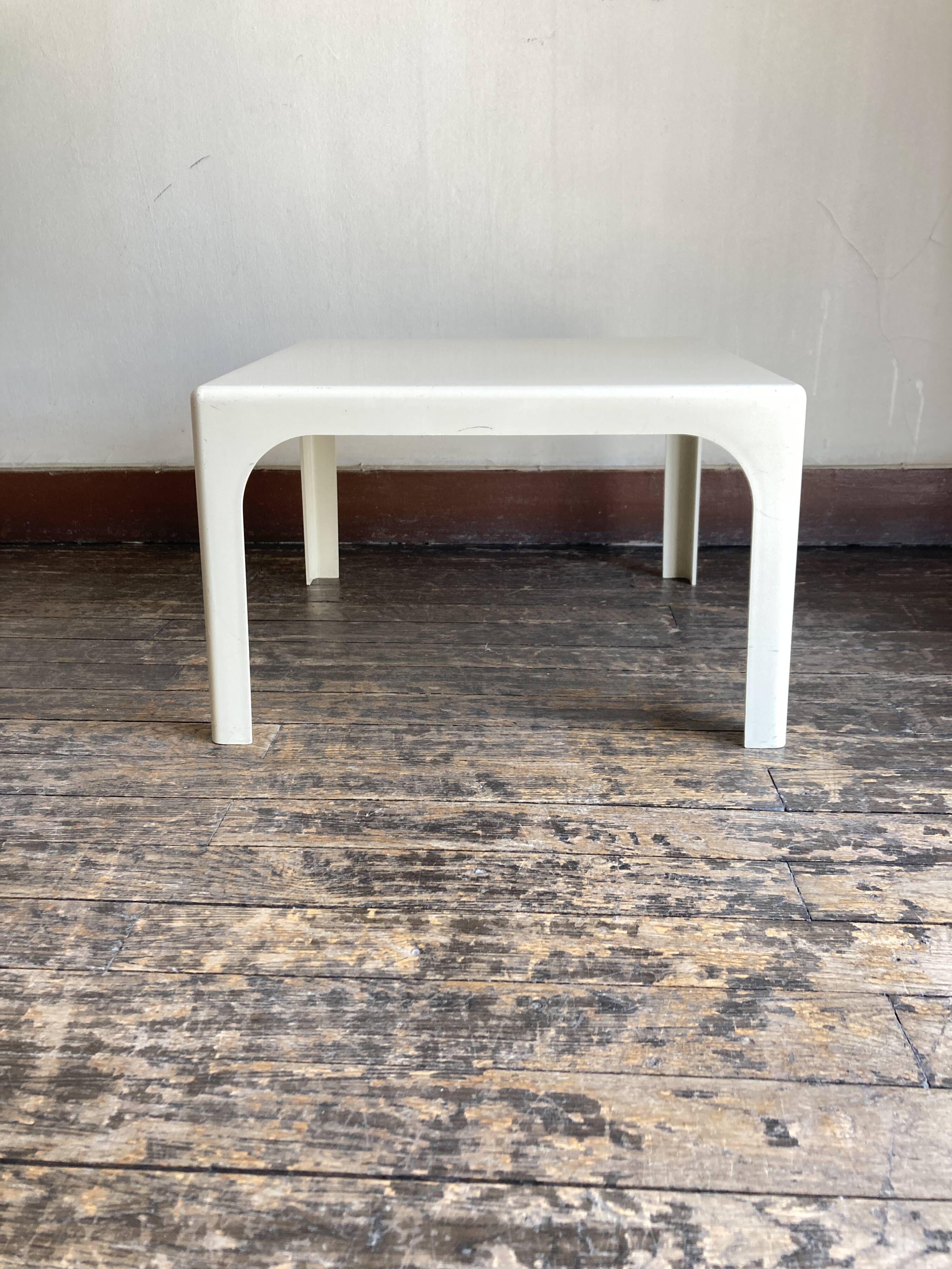 Space age coffee table Flair for Prisunic 1970 white