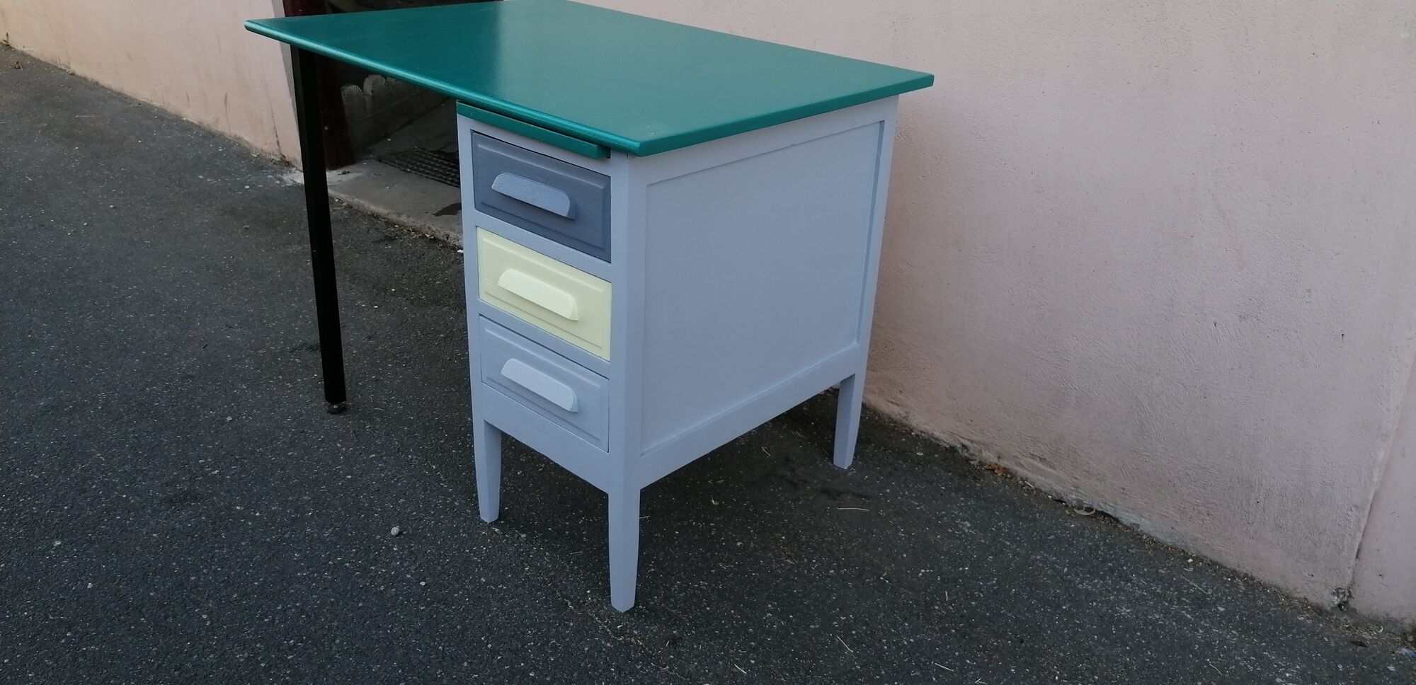 Beautiful office 1960/70 brought to the tastes of the day
