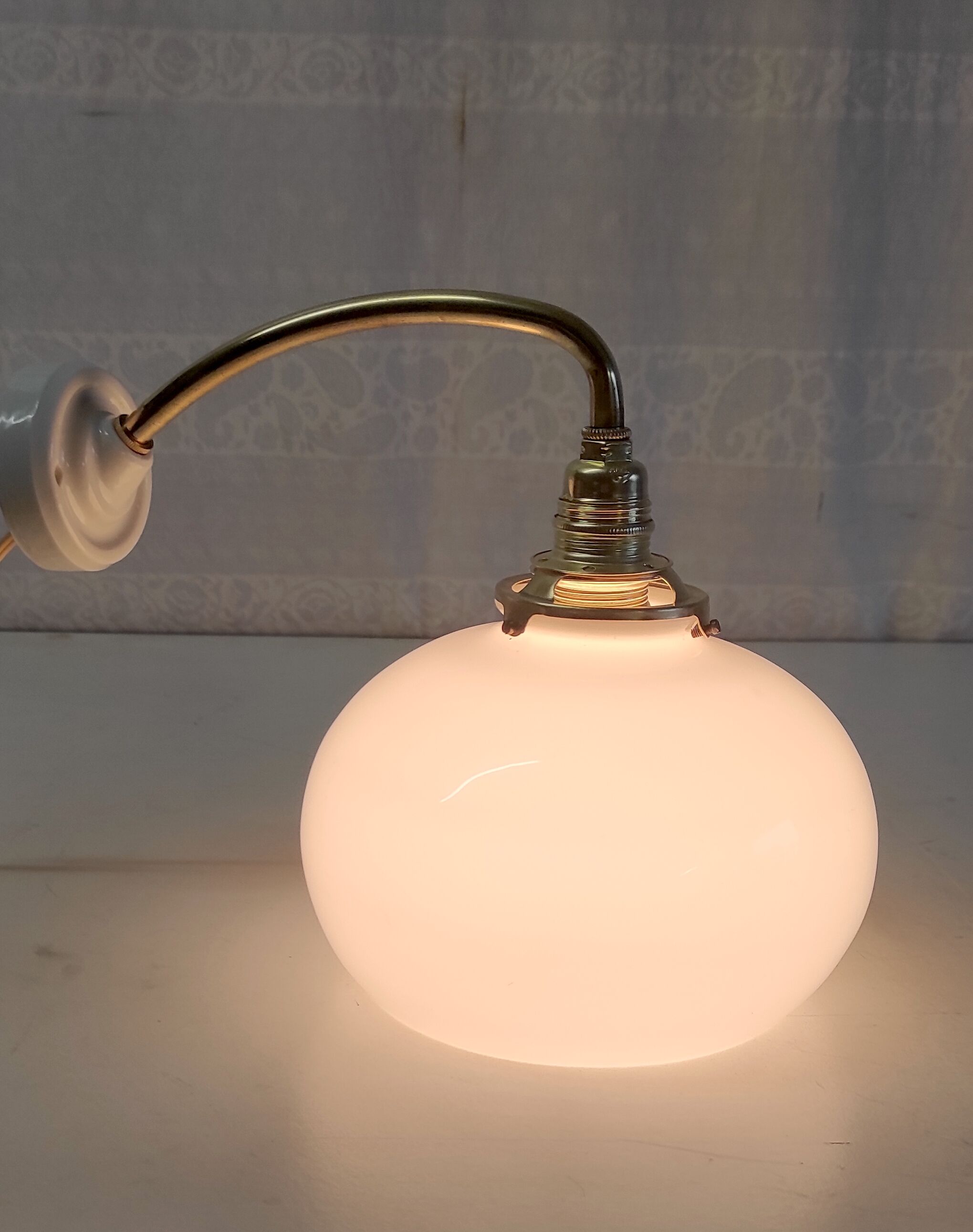 Brass and opaline gooseneck wall lamp – early twentieth century