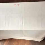 Tt monogrammed country tablecloth in red