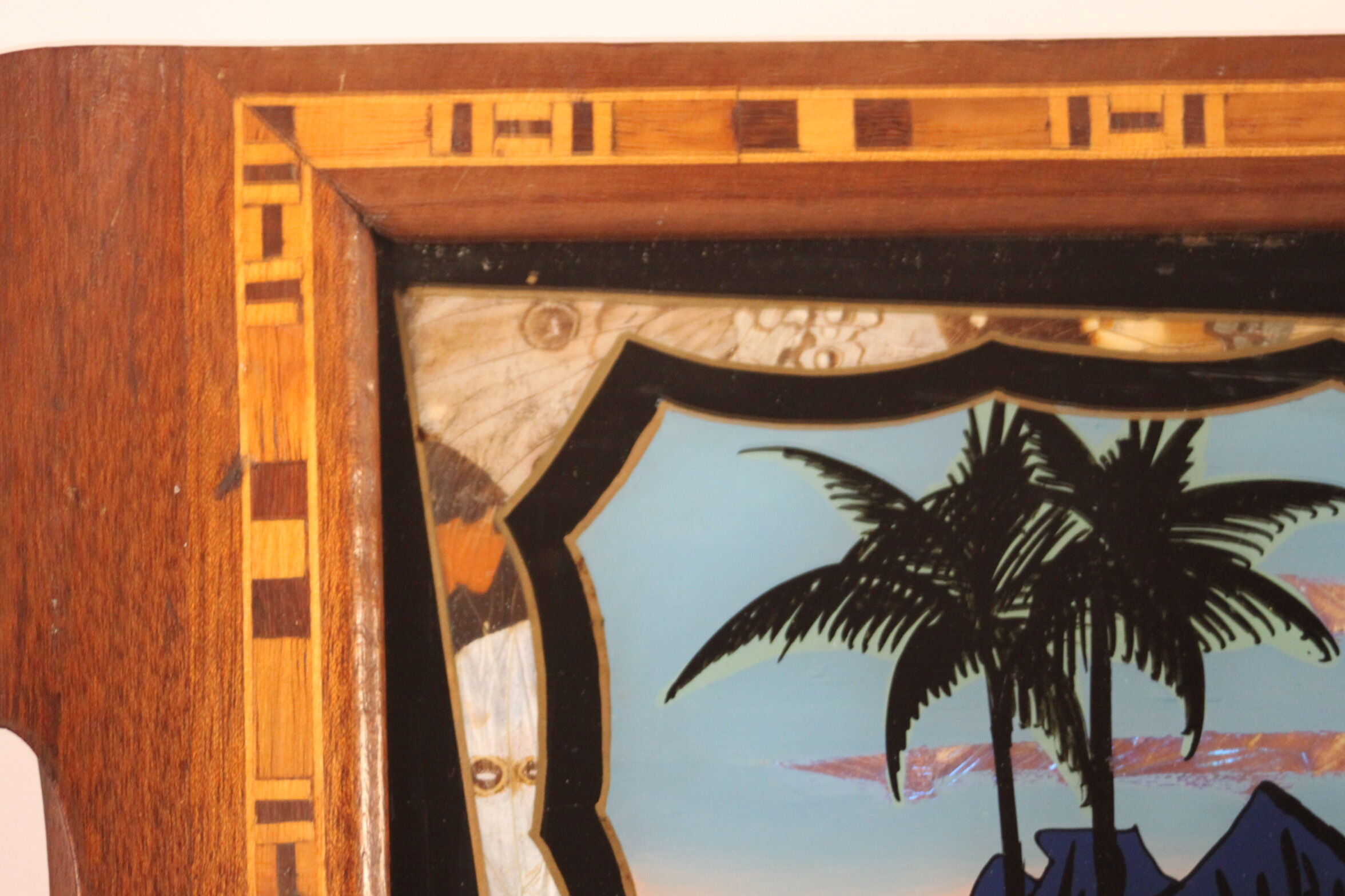 Plateau de service en marqueterie en bois incrusté de papillon, Rio de Janeiro années 1930.