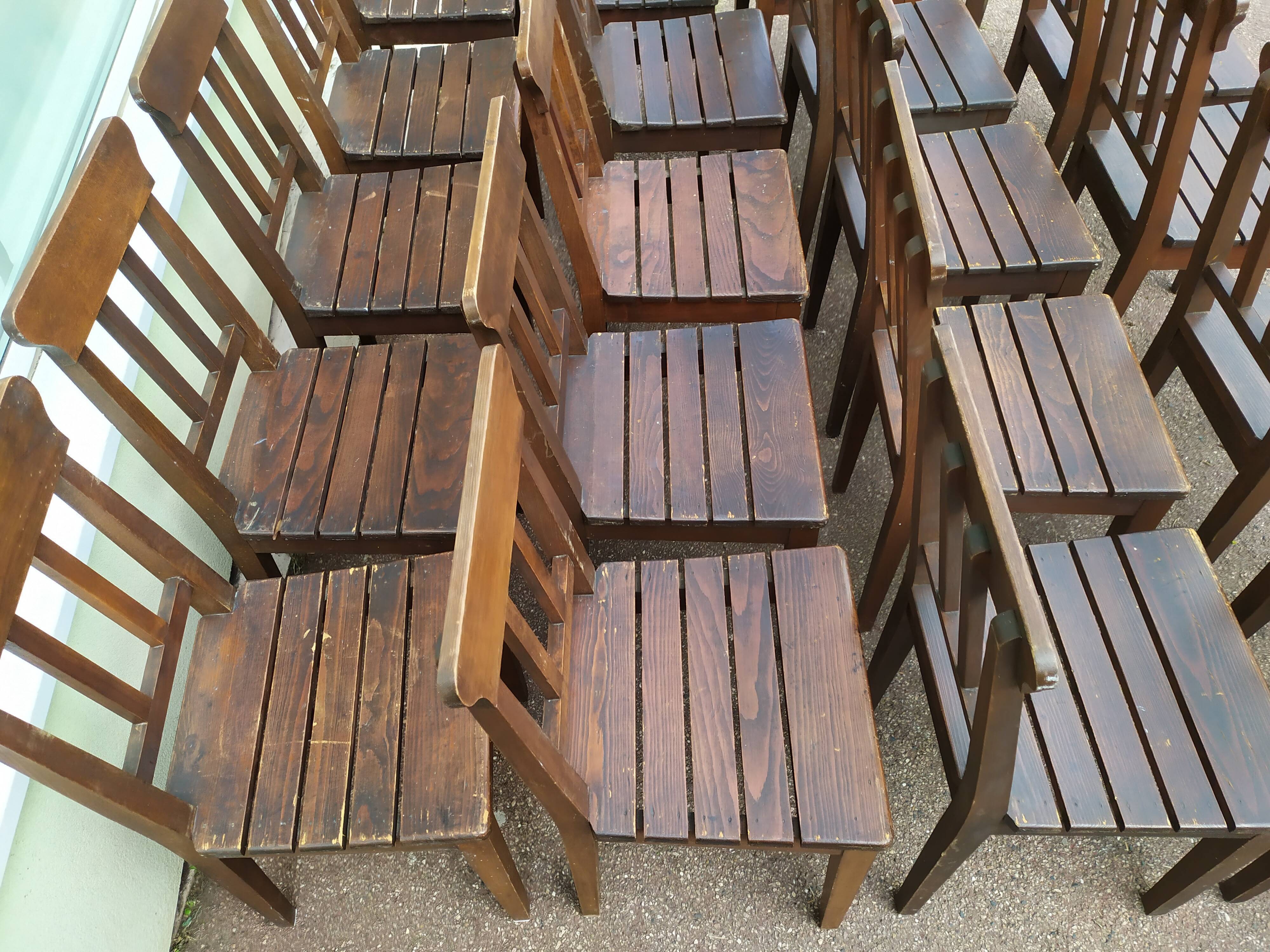 Ensemble lot de 20 chaises en bois de bistrot