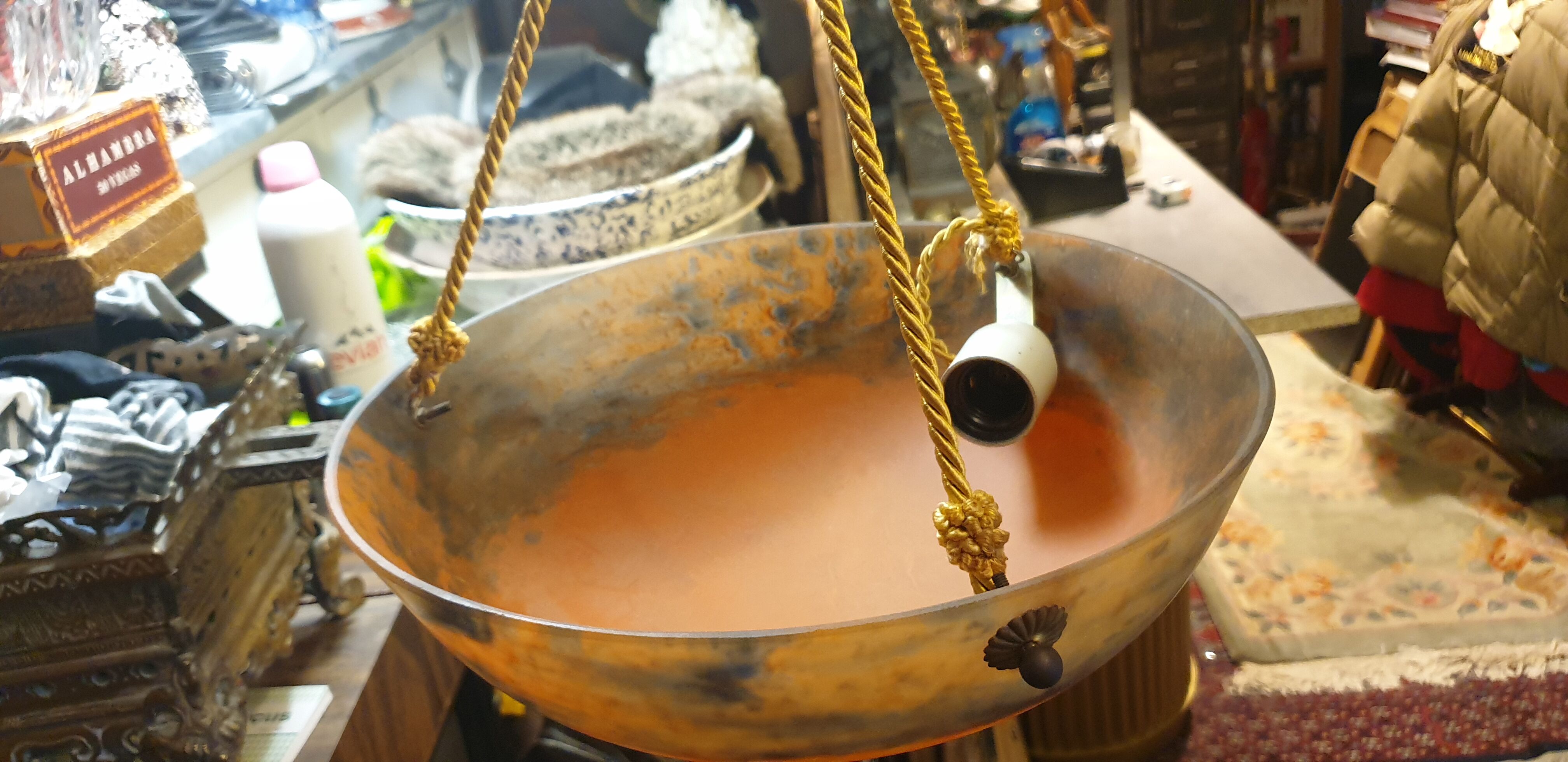 Suspension orange speckled glass paste