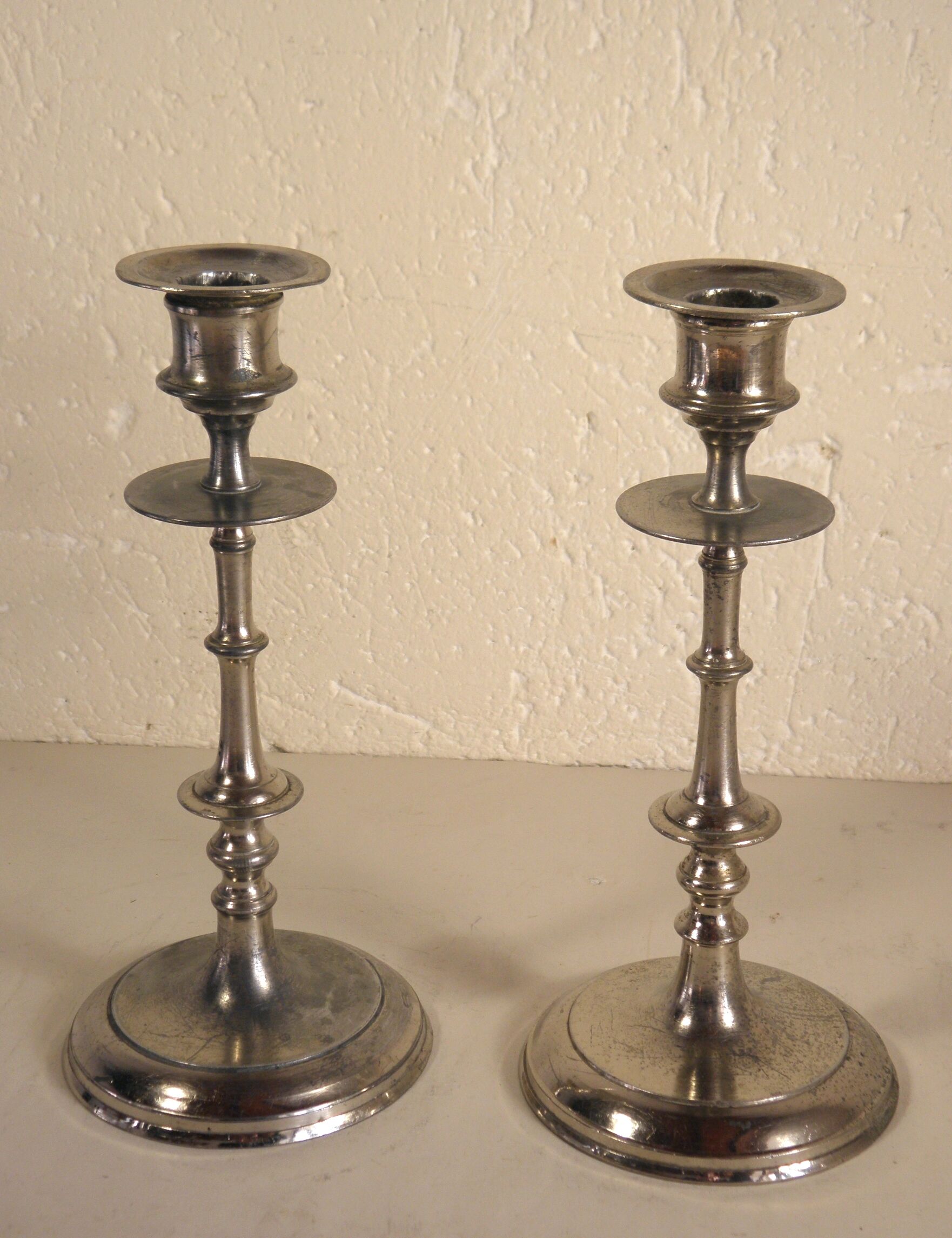 Pair of candlesticks in silver metal