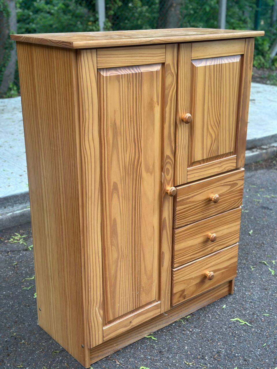 Vintage Scandinavian chest of drawers in solid pine from the 1980s.