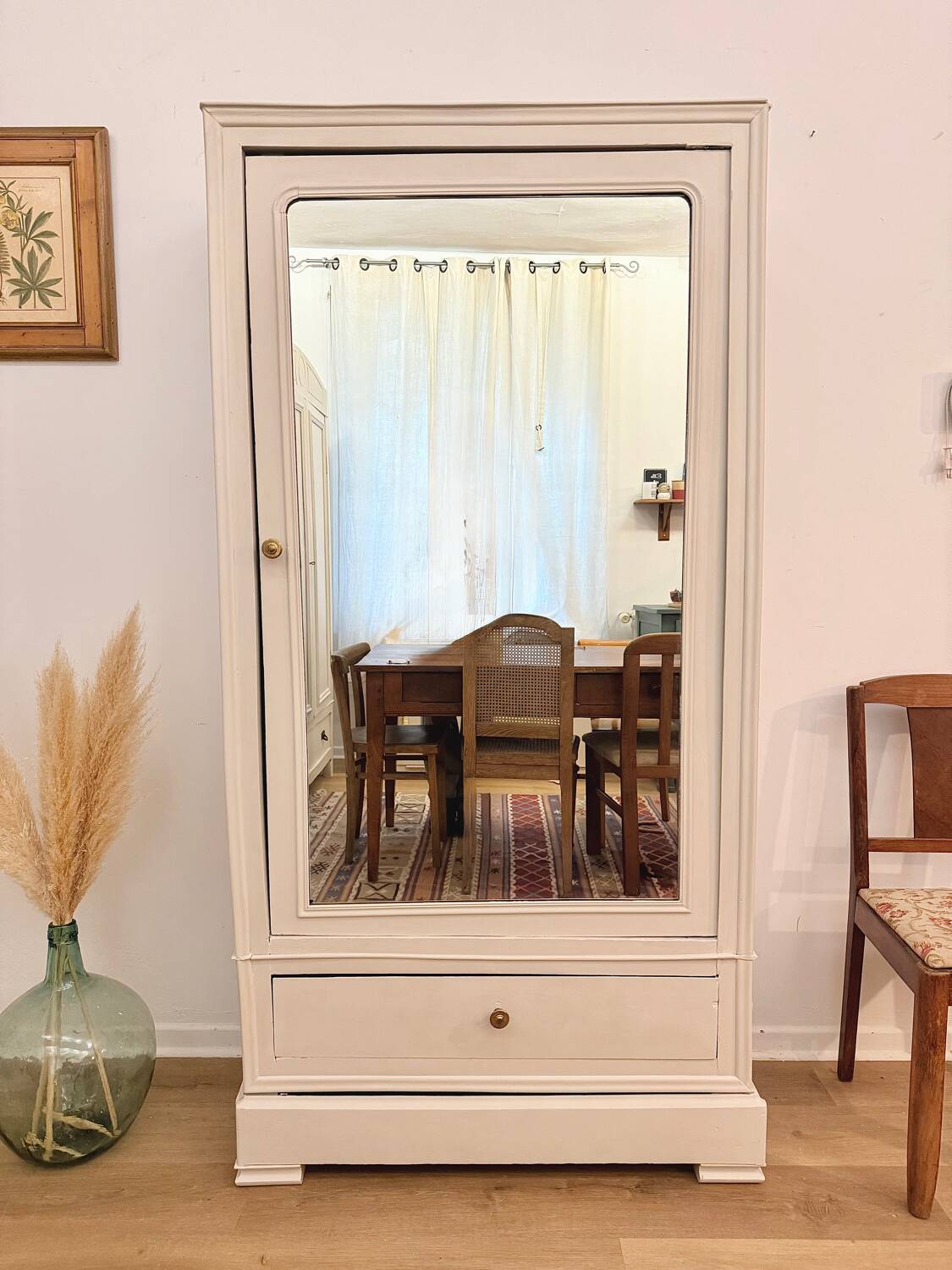 Parisian hosiery cabinet