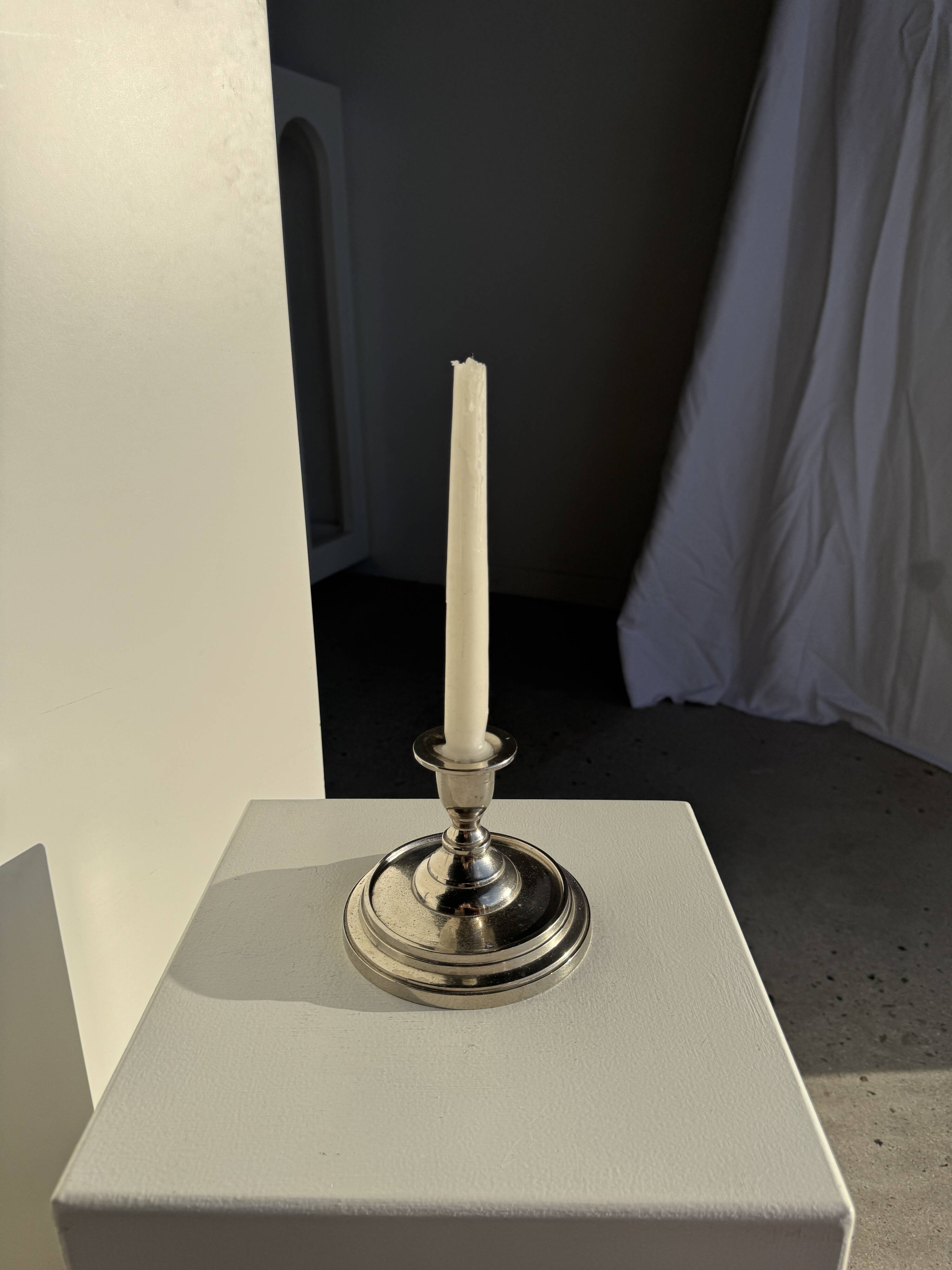 Small shiny silver-plated candlestick H11 D13