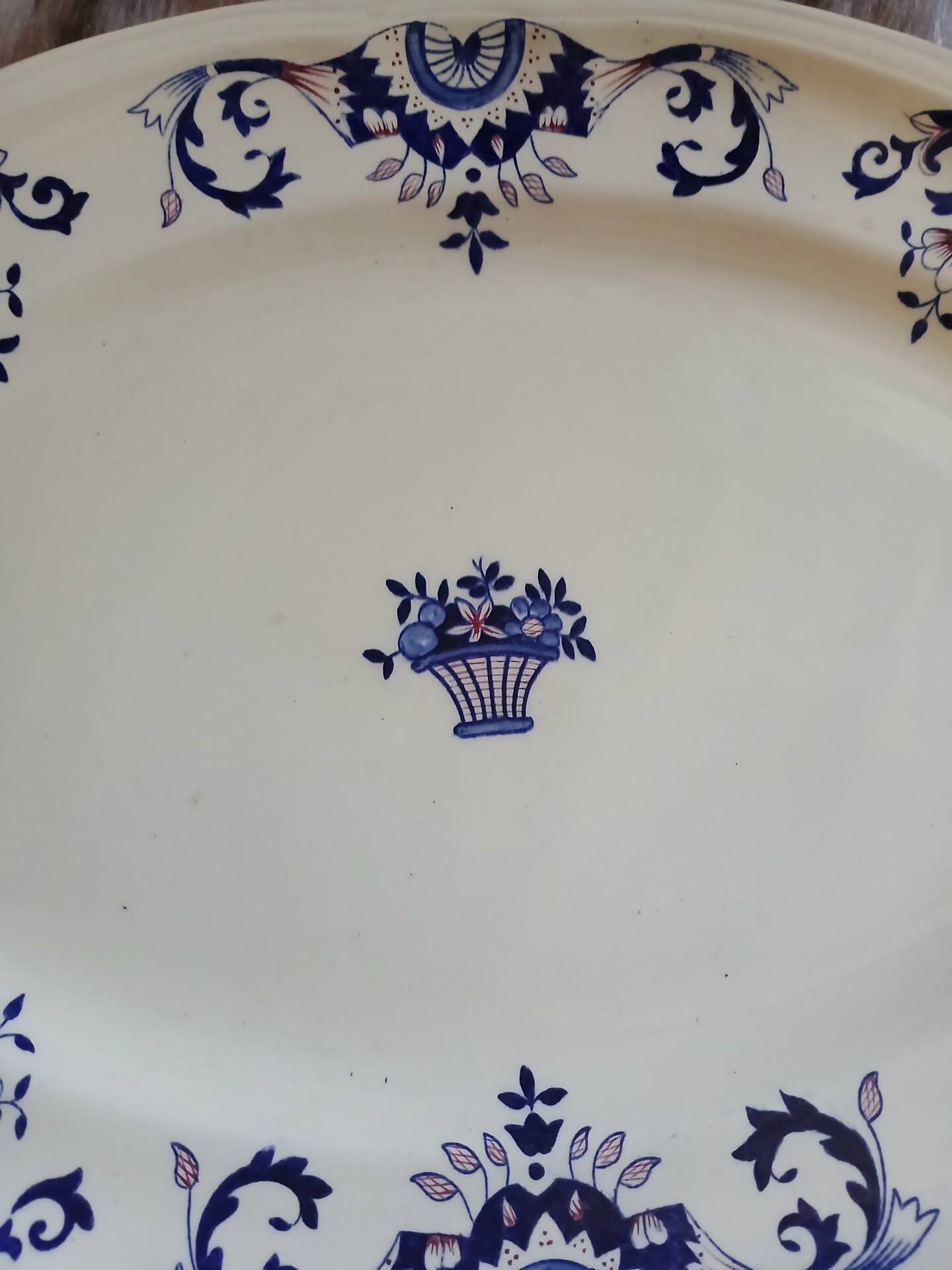 2 oval dishes in ironstone from Longchamp