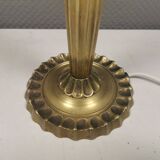 Old table lamp in solid brass with a bakelite socket and shade holder.