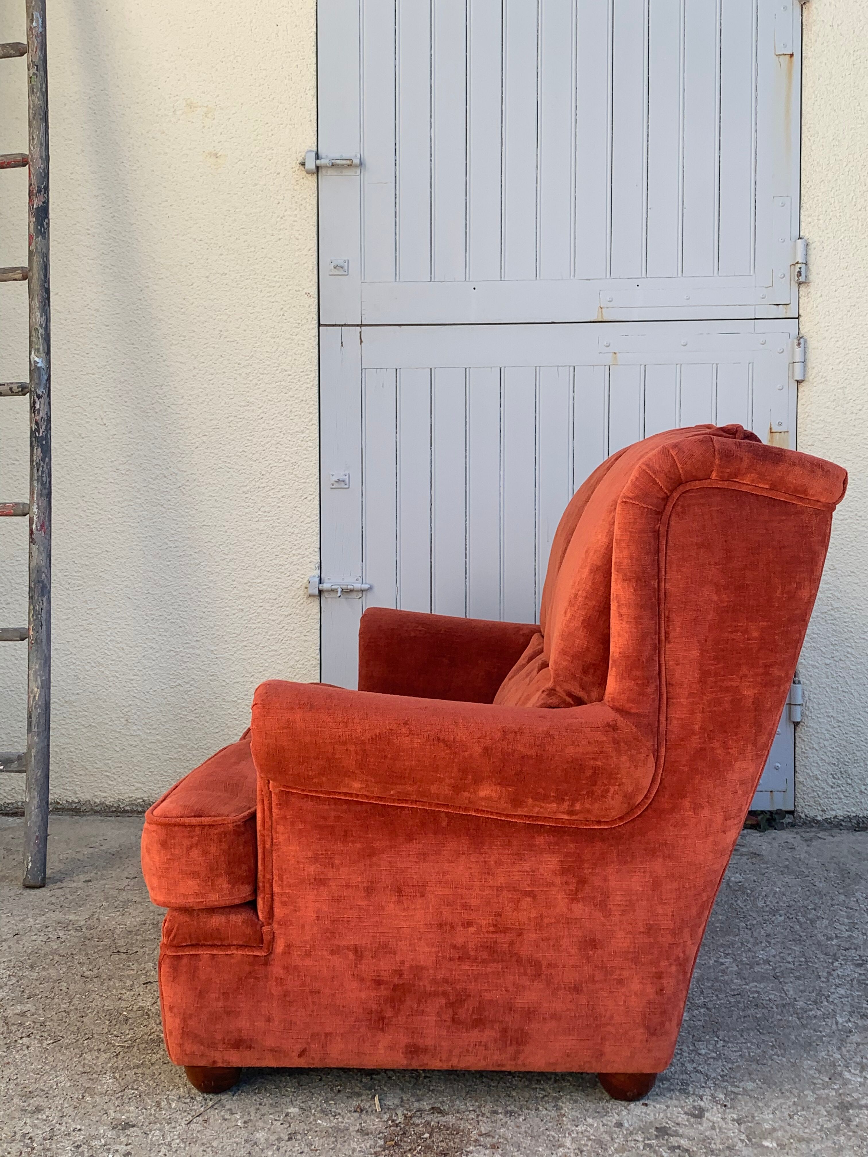 Coral velvet toad sofa