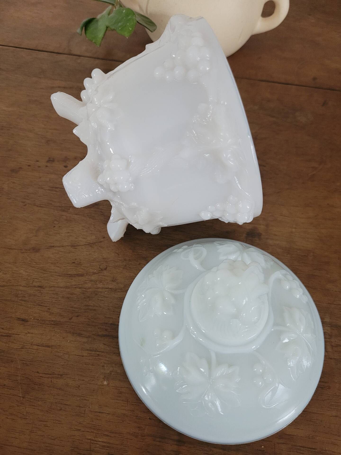 White opaline bonbonnière with floral decoration