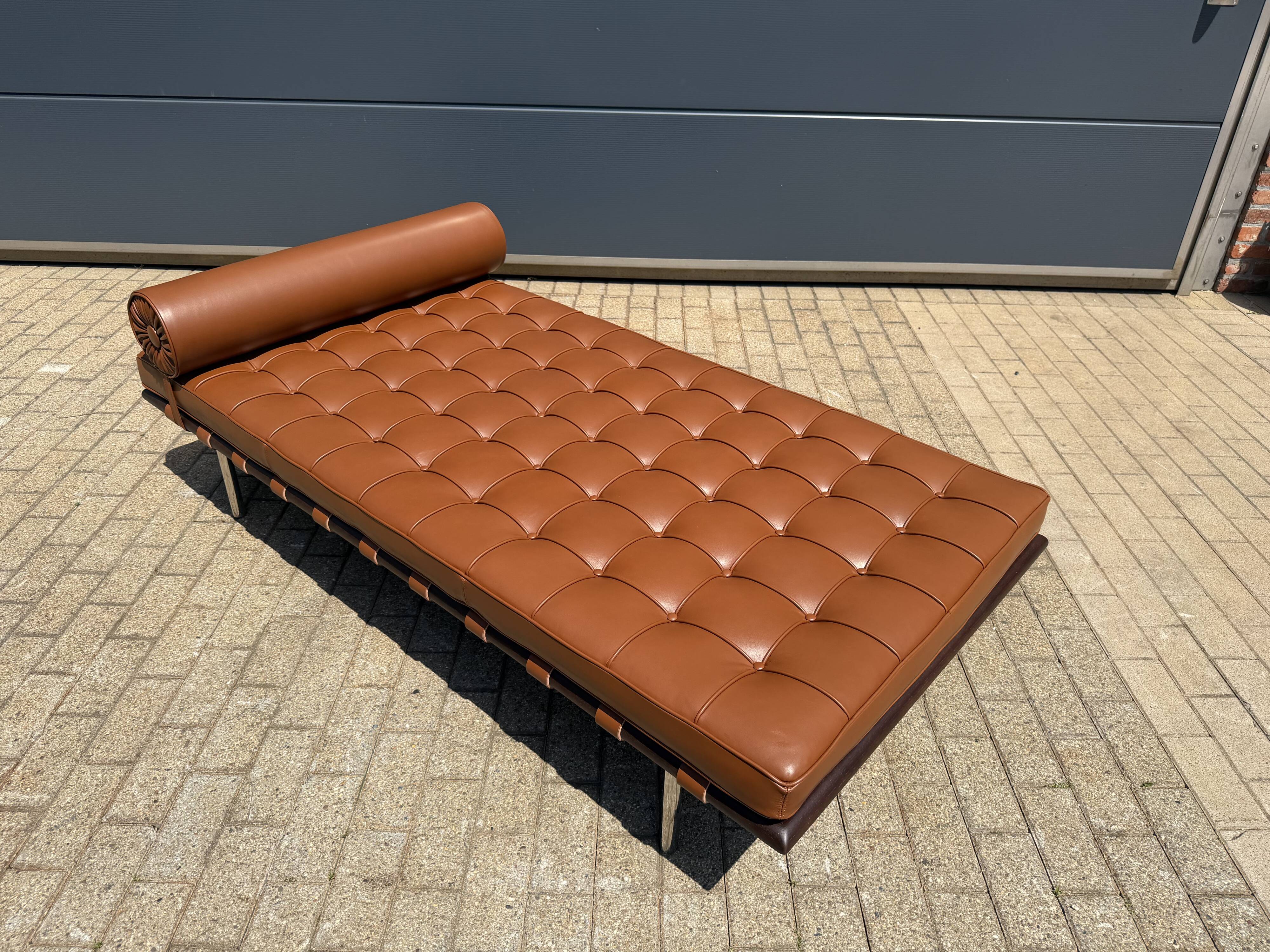 Knoll barcelona daybed mies van der rohe in cognac venezia leather, as new
