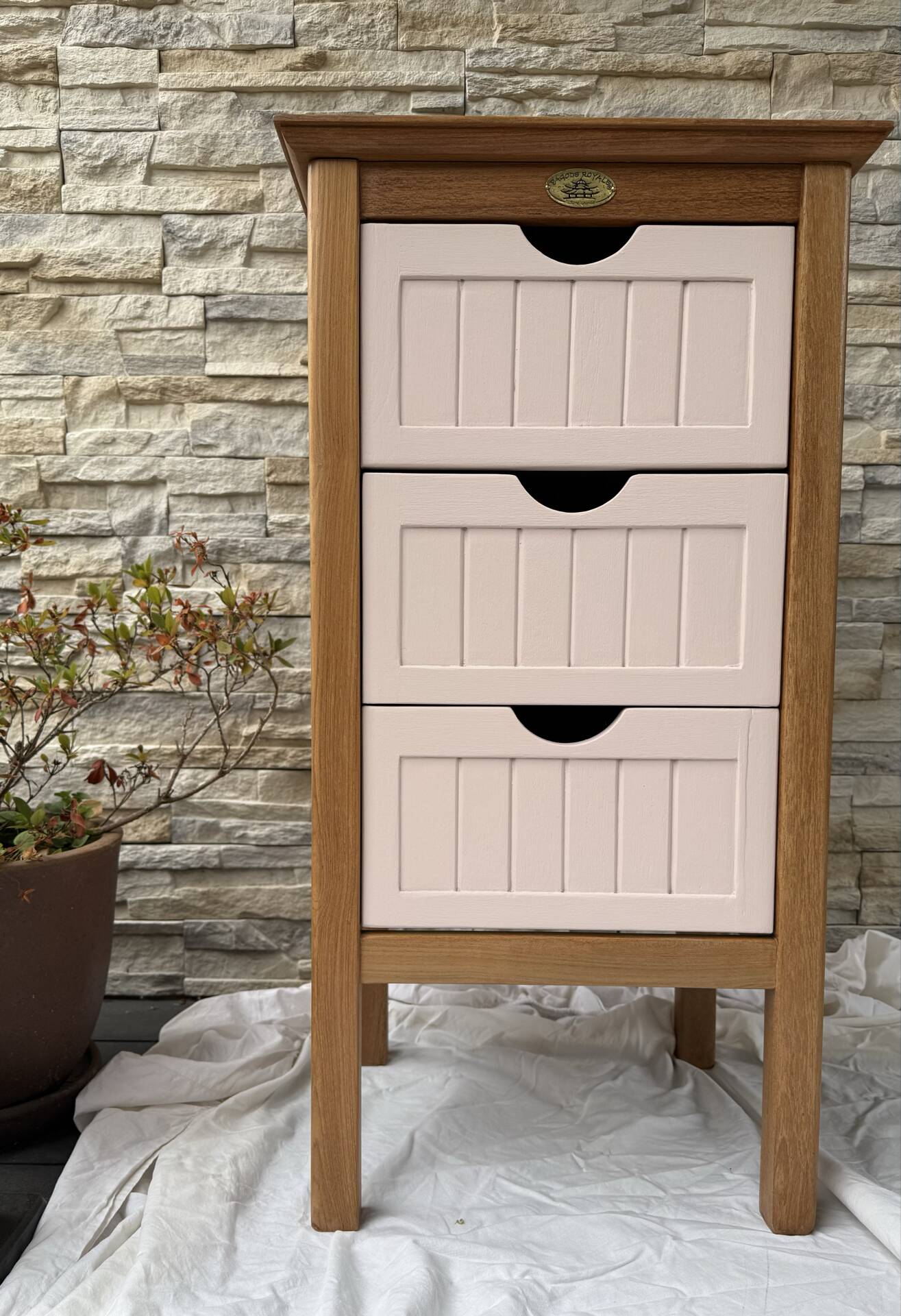 Chest of drawers with 3 drawers