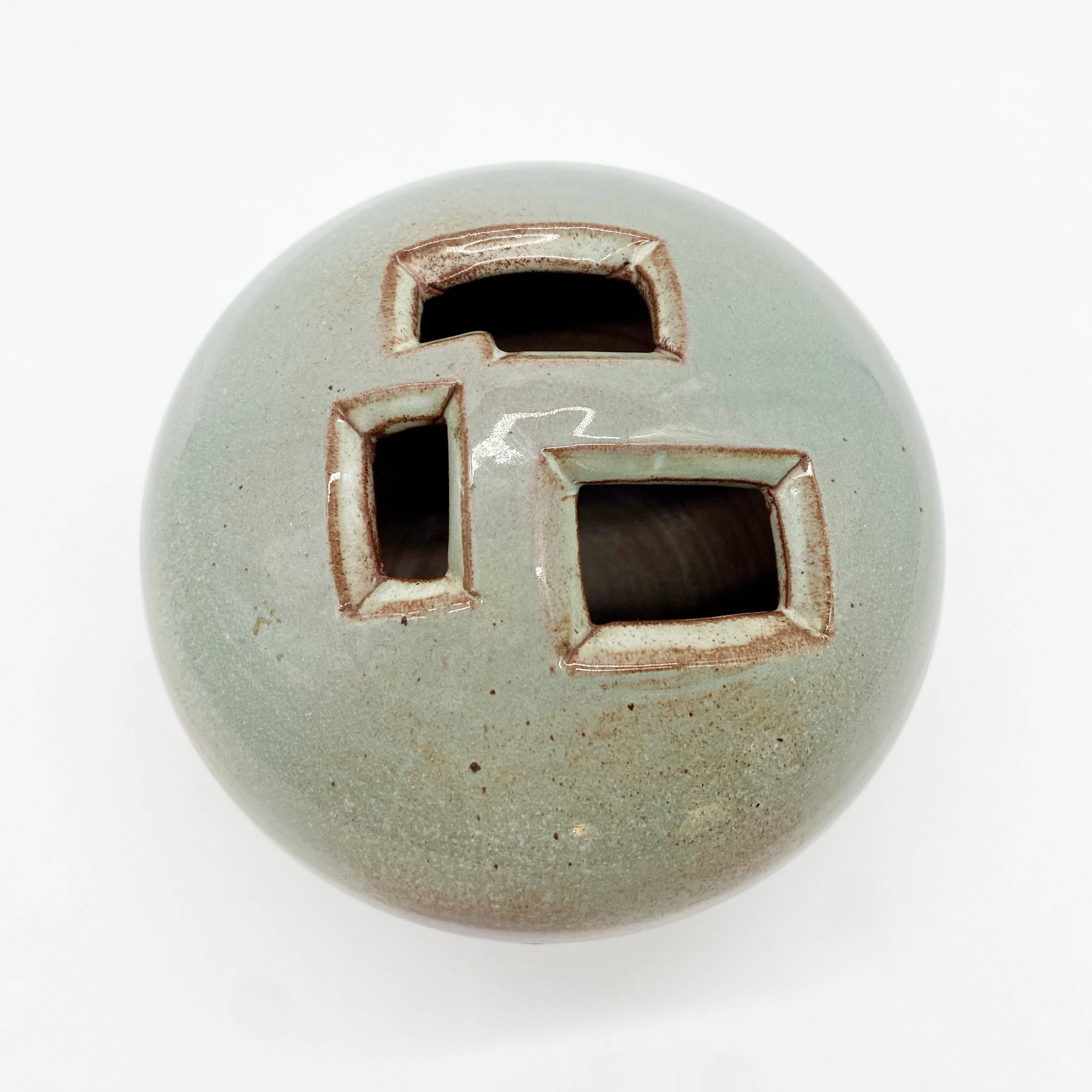 Vase « boule » en grès émaillé, 1970s
