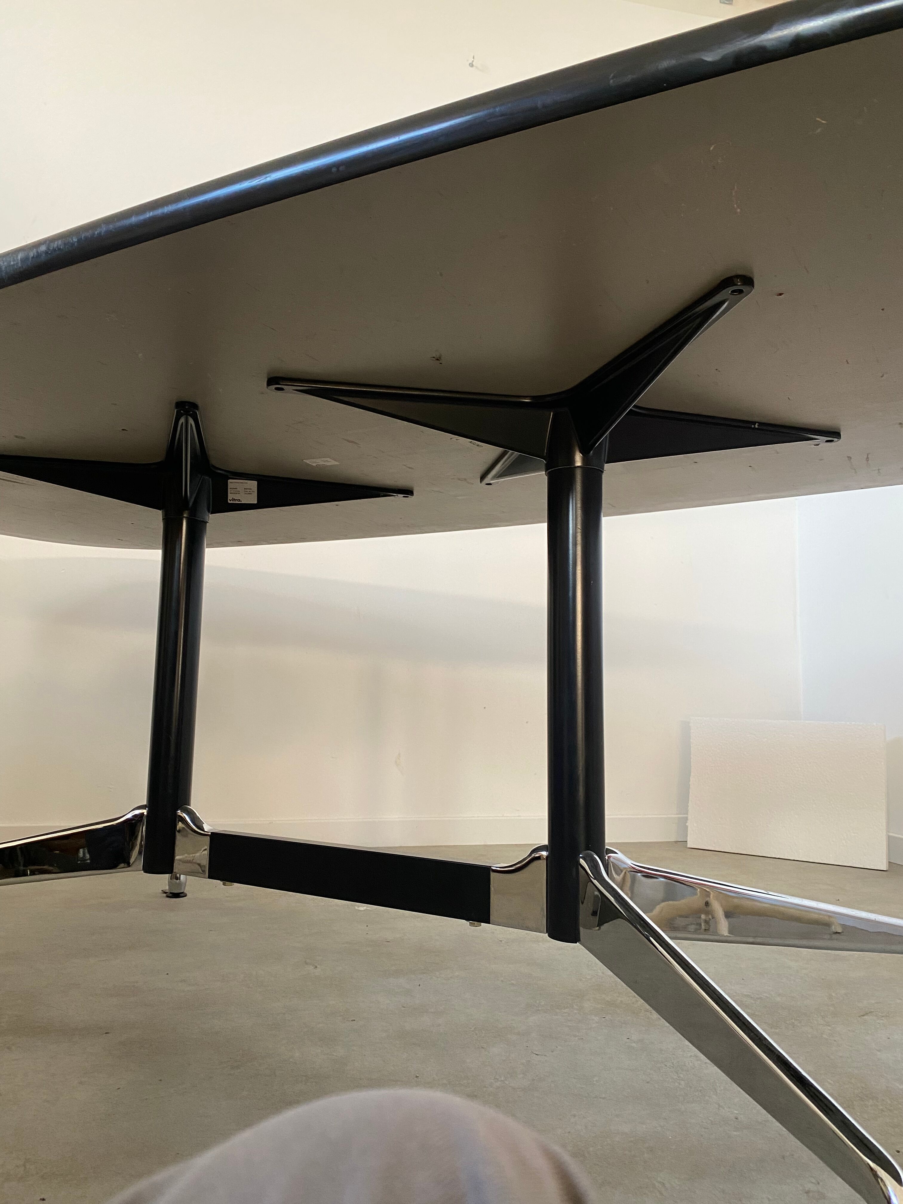 Table room table conference by Charles Ray Eames for Vitra