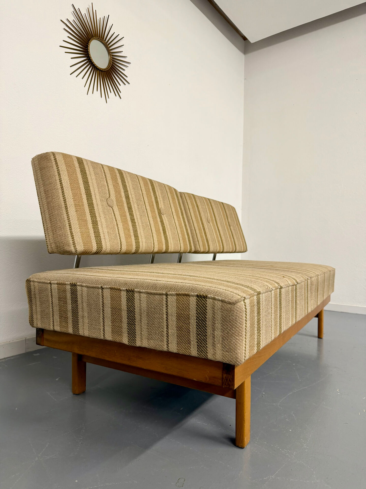 Vintage Daybed sofa bed design by Wilhelm Knoll model Stella from the 1960s.