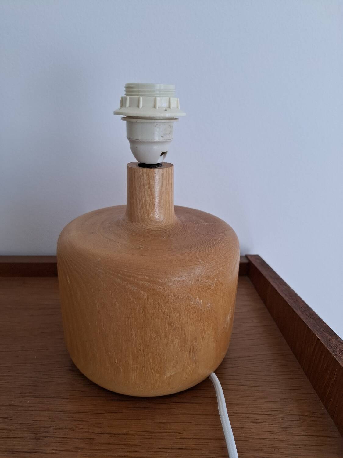 Lampe en bois tourné