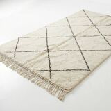 White Berber rug with black diamonds 200x300 cm